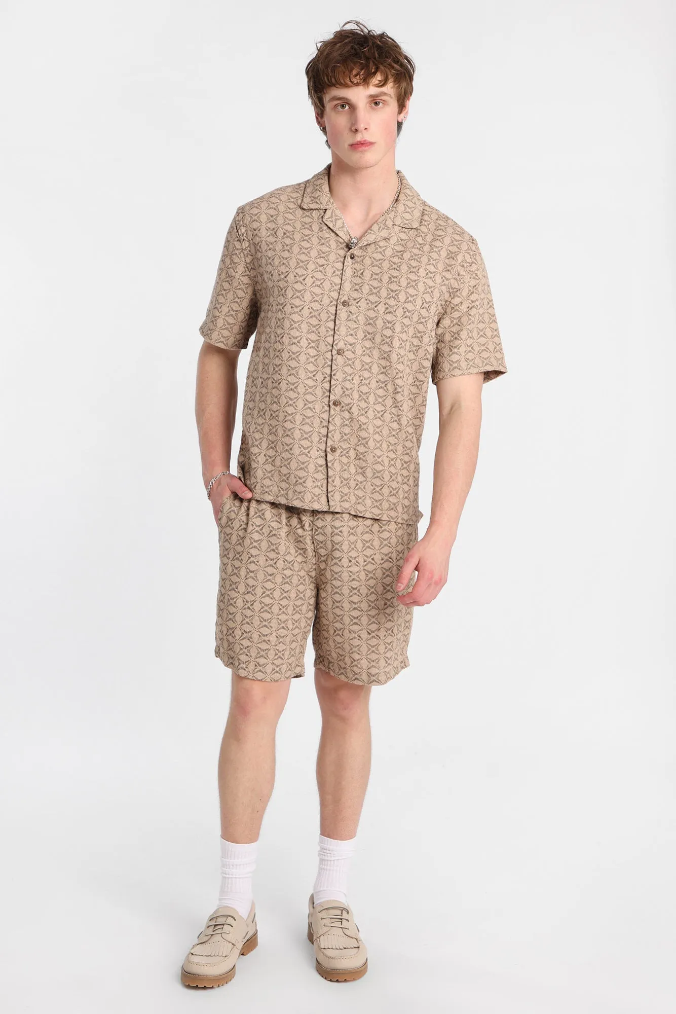 Chemise boutonnée texturée à motif floral géométrique sold by West49 product image thumbnail 4