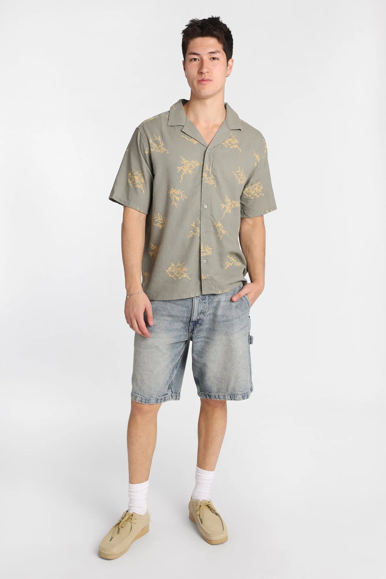 Chemise boutonnée à imprimé floral sold by West49 product image thumbnail 4