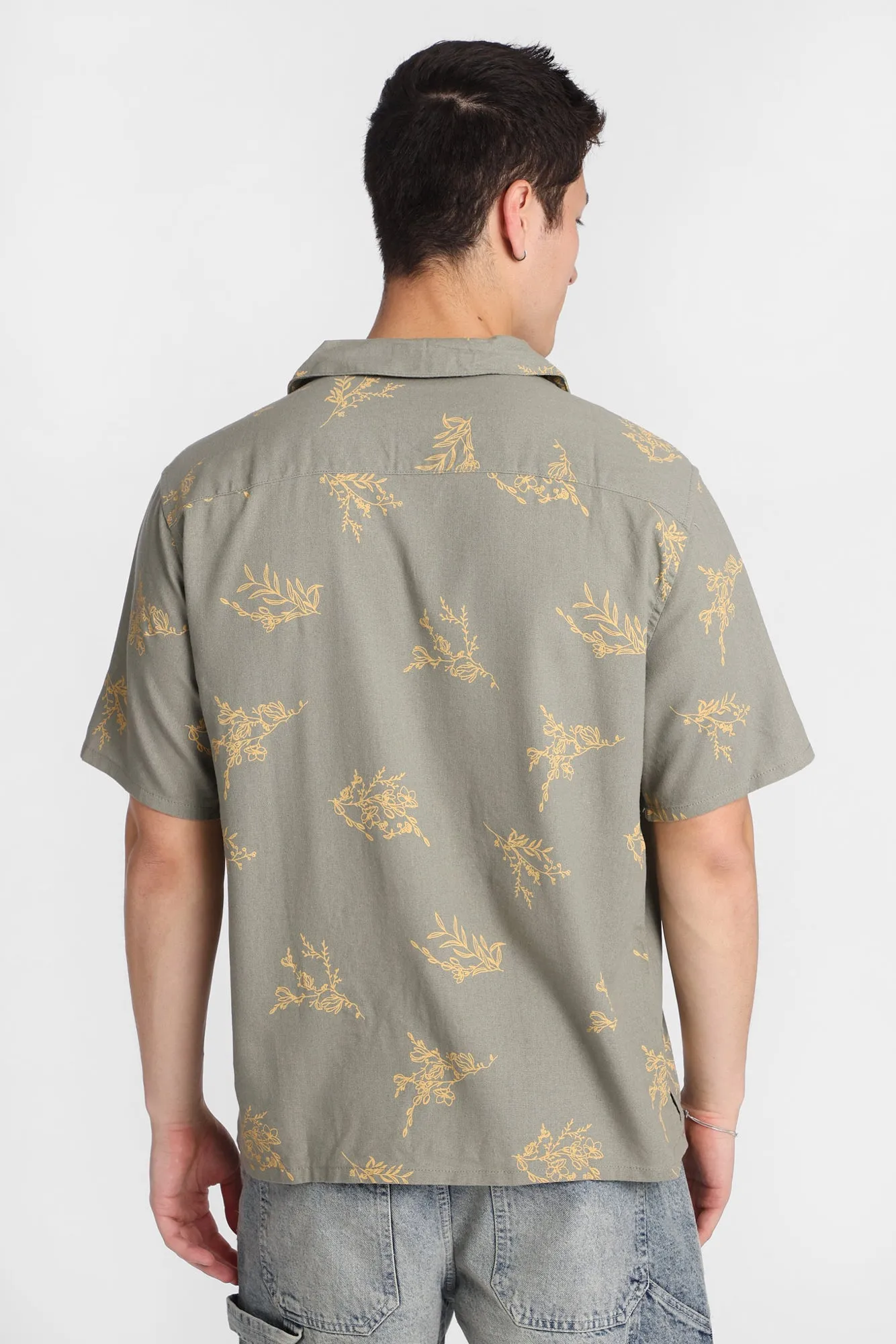 Chemise boutonnée à imprimé floral sold by West49 product image thumbnail 3
