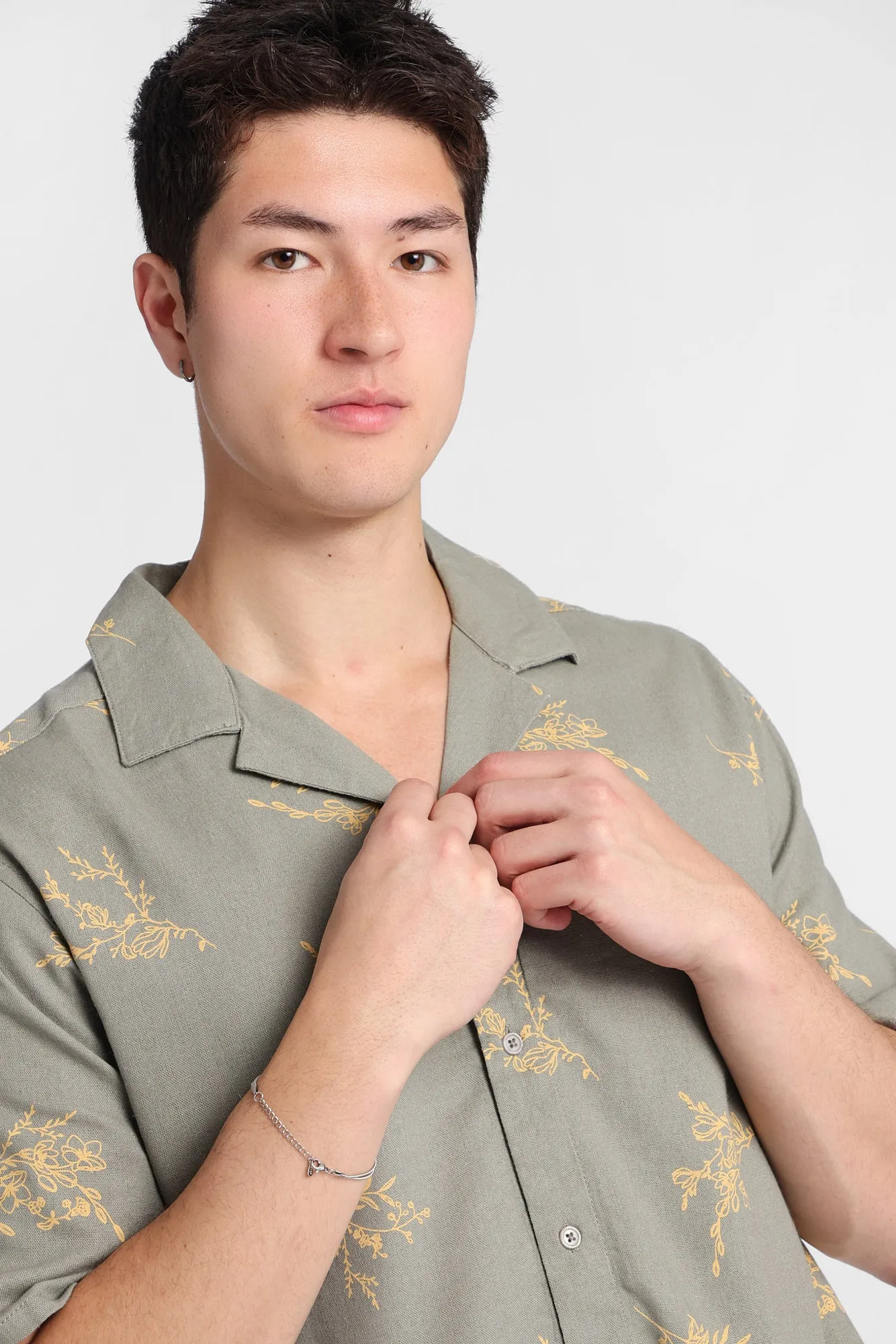 Chemise boutonnée à imprimé floral sold by West49 product image thumbnail 2