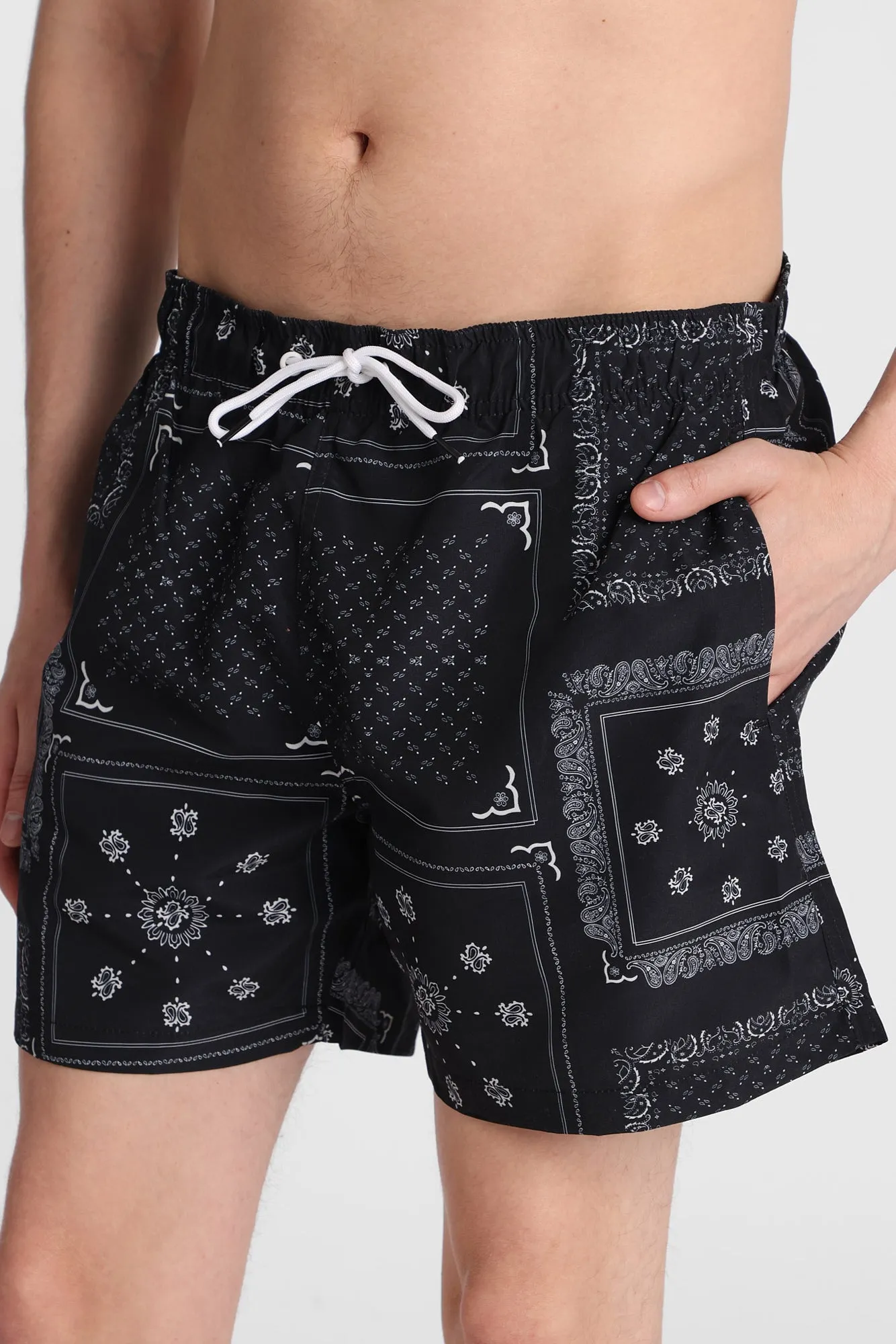 Short de bain à imprimé bandana 5,5 po sold by West49 product image thumbnail 2