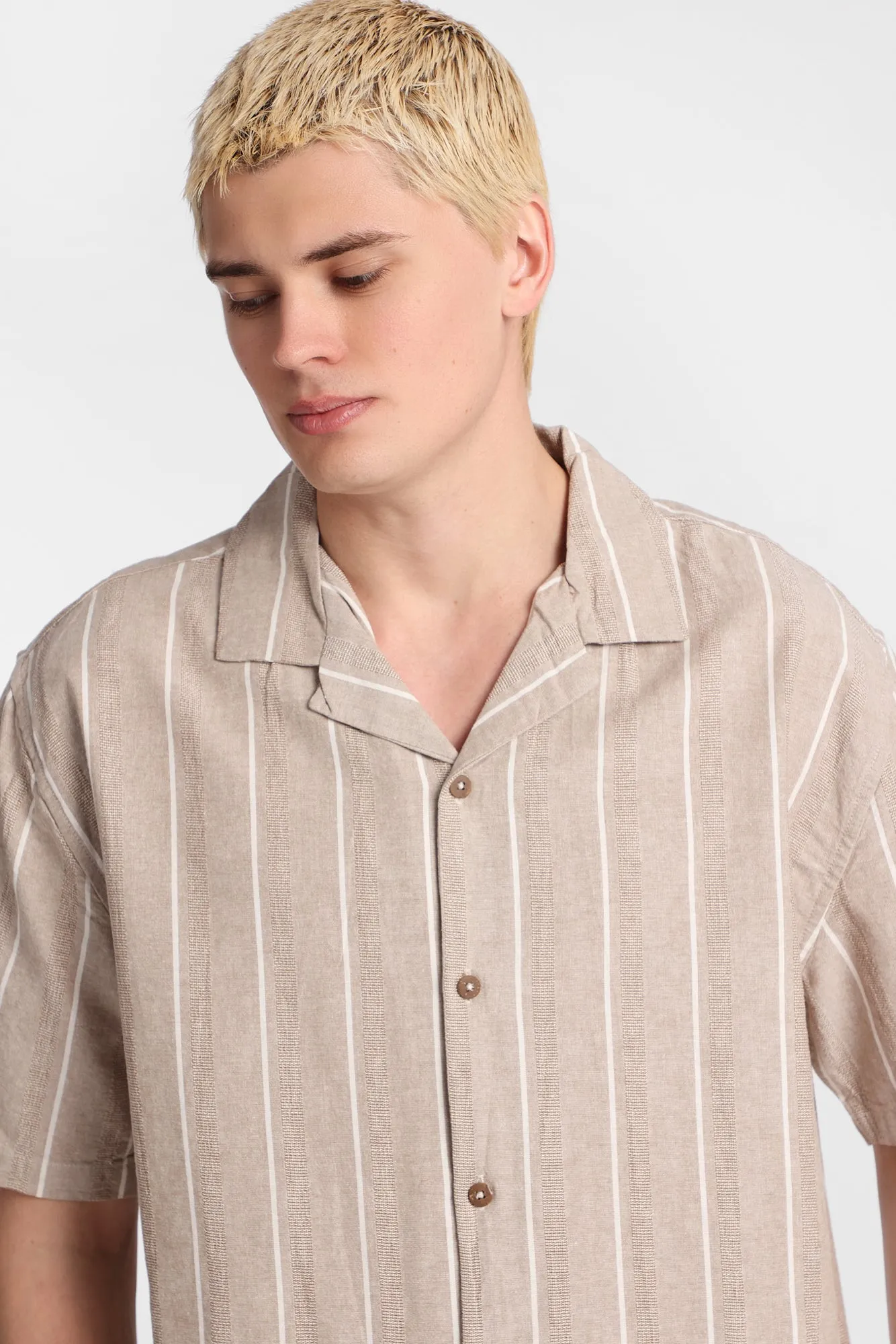 Chemise boutonnée à rayures texturées sold by West49 product image thumbnail 2