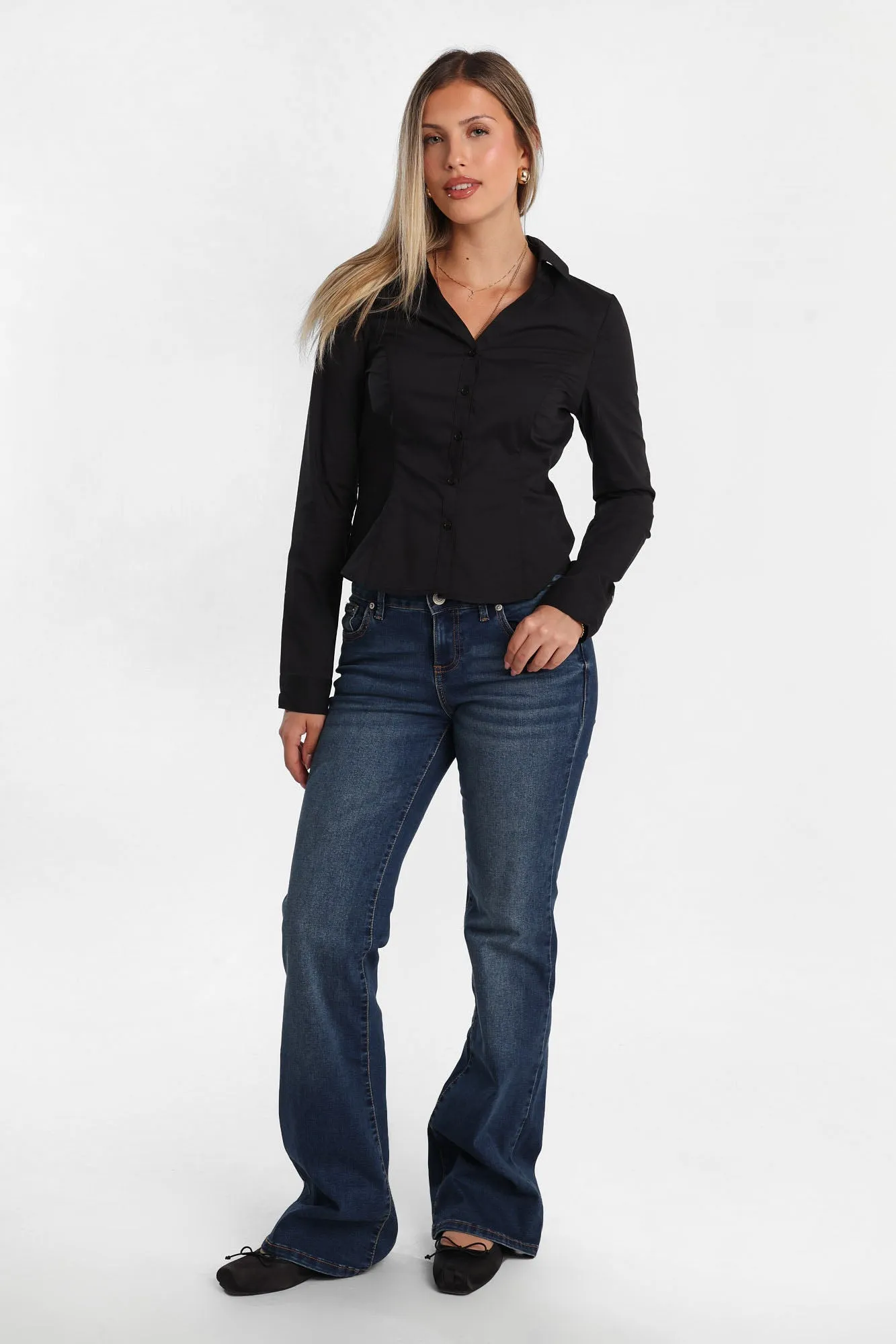 Chemise à manches longues à nouer au dos sold by West49 product image thumbnail 5