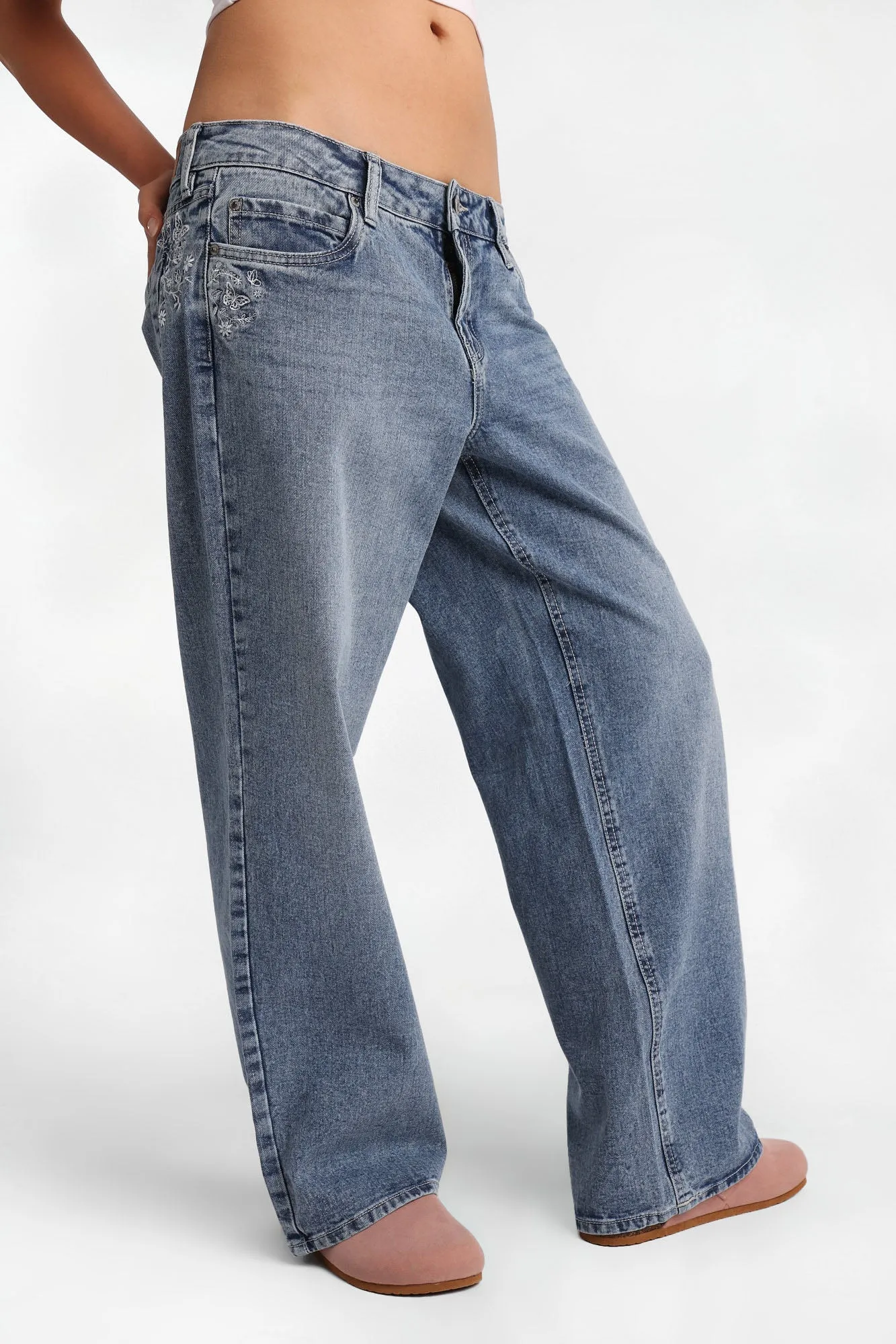 Jean ample taille basse Chloe avec papillons brodés sold by West49 product image thumbnail 2