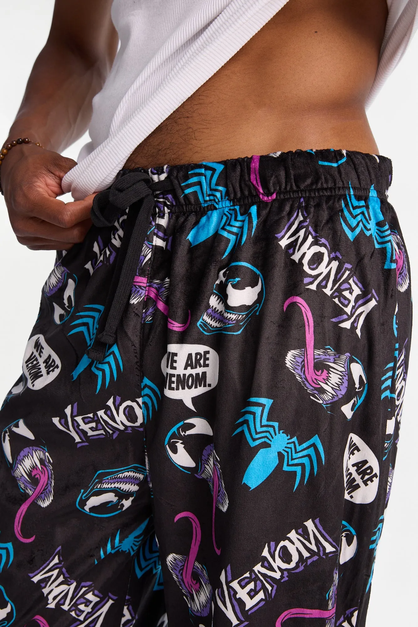 Pantalon pyjama en molleton soyeux imprimé Venom sold by West49 product image thumbnail 2