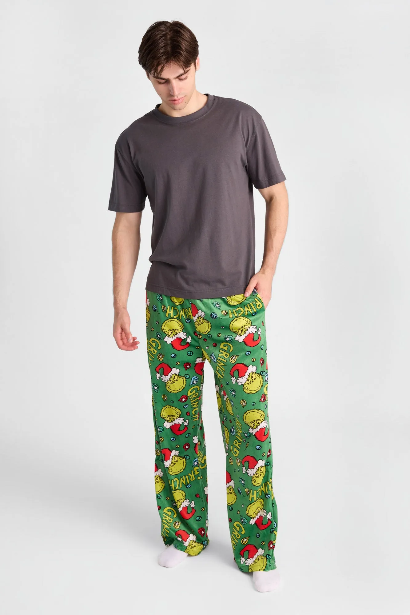 Pantalon de pyjama à imprimé Le Grinch sold by West49 product image thumbnail 4