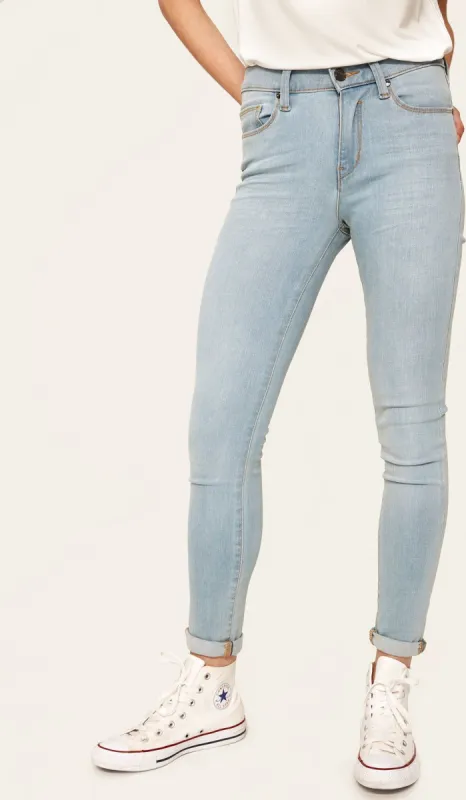 Skinny Long Jeans for yoga - Women's|-|Jeans moulant long pour le yoga Femme sold by Altitude Sports