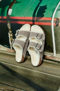 Arizona Shearling Suede Leather Sandals - Unisex|-|Sandales Arizona Shearling Suède - Unisexe sold by Altitude Sports