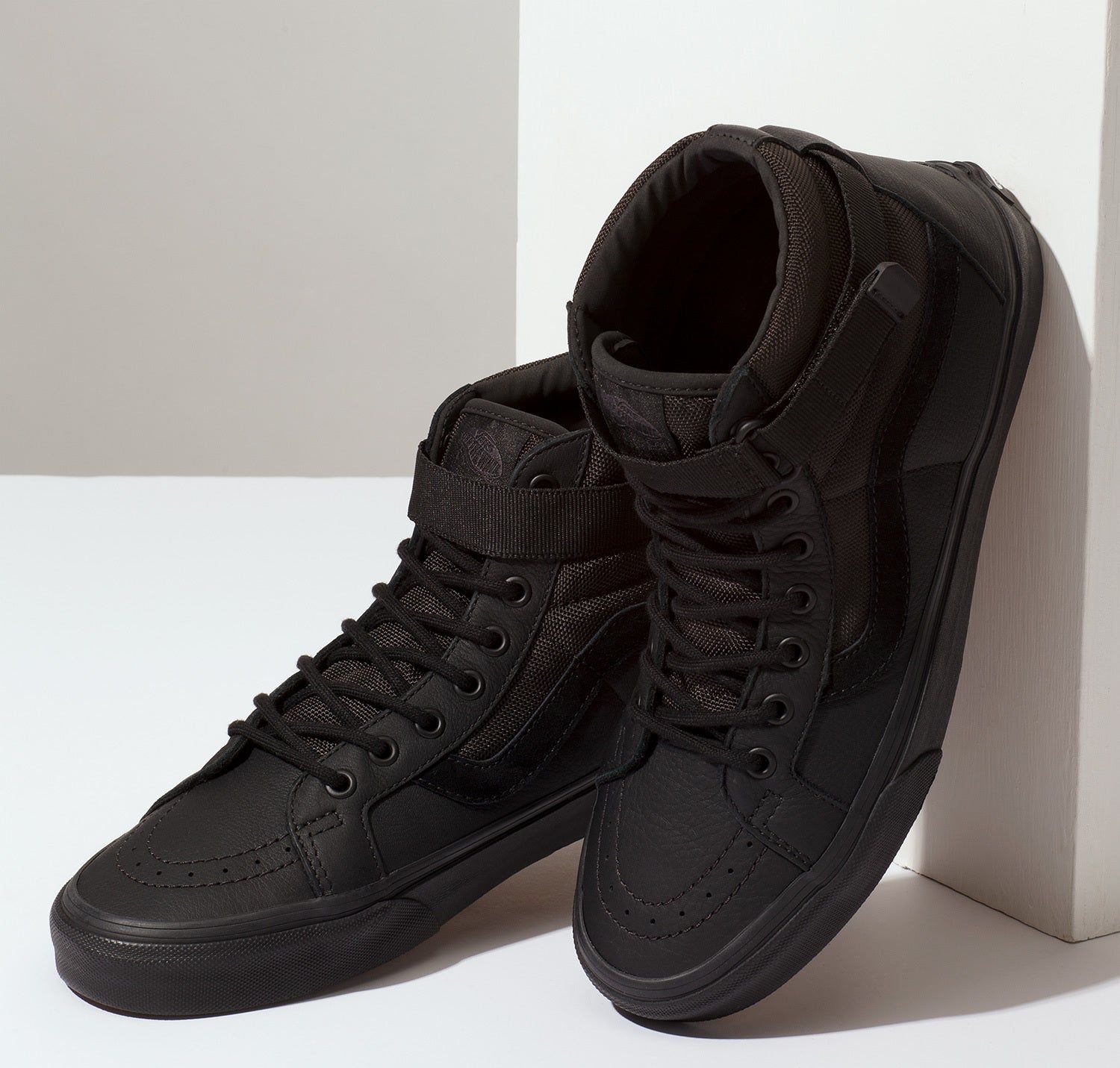 Unisex Sk8-HI Reissue Strap Shoes|-|Chaussures Sk8-HI Reissue Strap Unisexe sold by Altitude Sports product image thumbnail 3