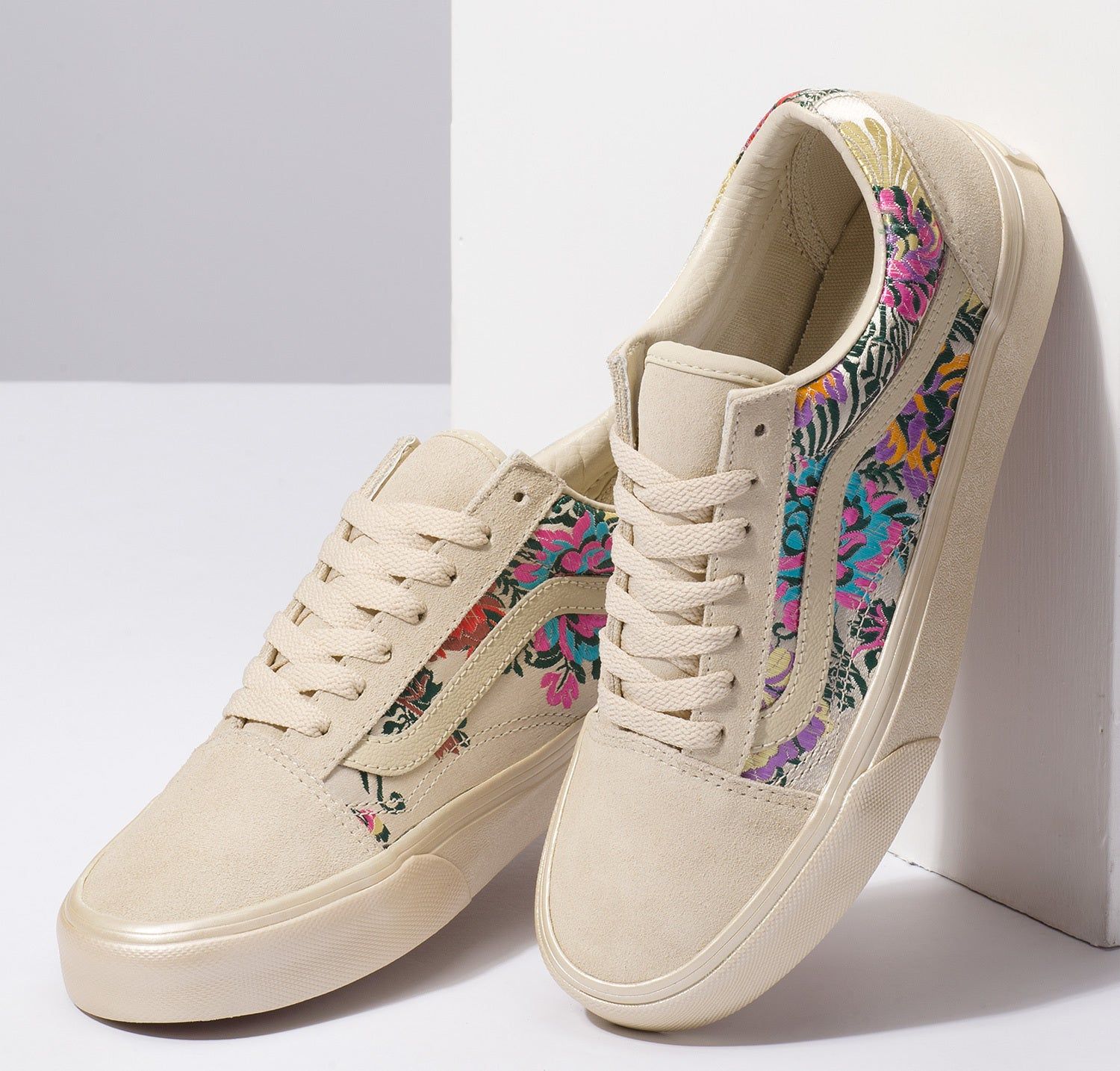 Women's Old Skool Shoes|-|Chaussures Old Skool Femme sold by Altitude Sports product image thumbnail 4