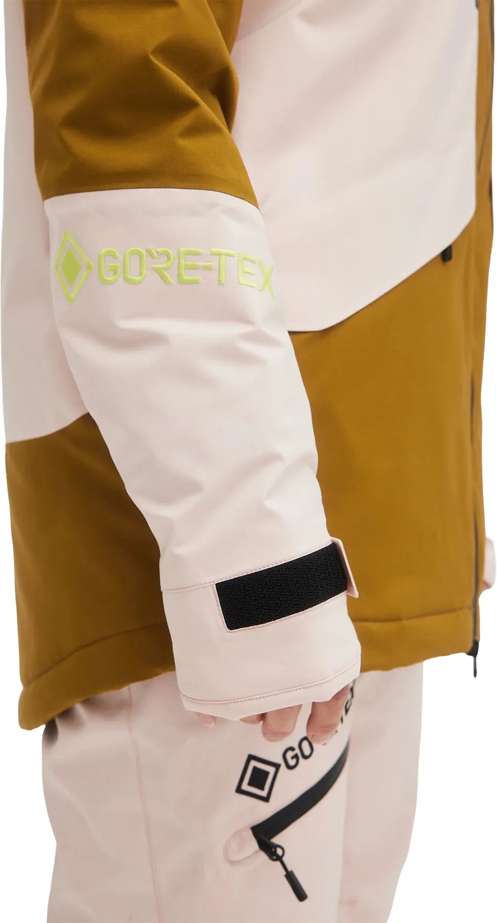 GORE-TEX Insulated Performance Jacket - Women's|-|Manteau isolé GORE-TEX Performance - Femme sold by Altitude Sports product image thumbnail 5