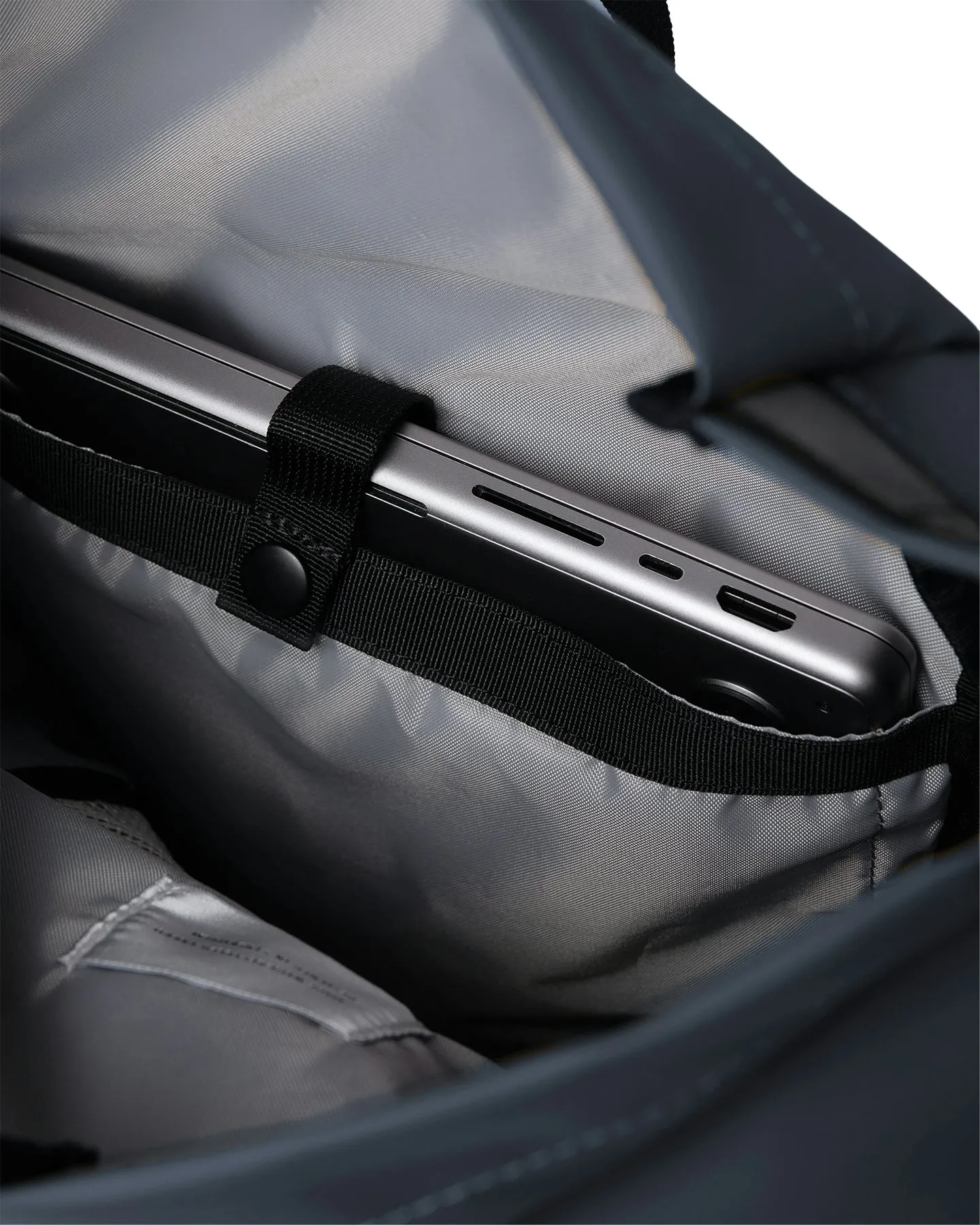 Ruben 2.0 Rolltop Backpack |-|Sac à dos à fermeture enroulable Ruben 2.0 sold by Altitude Sports product image thumbnail 4