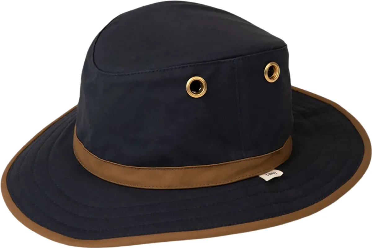 Twc7 Outback Waxed Cotton Hat|-|Chapeau en coton ciré Twc7 Outback made by TILLEY