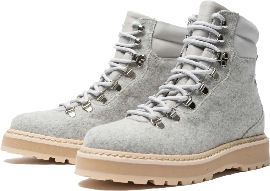 Hiking Divina Shearling Lined Hiking Boots - Women's|-|Bottes de randonnée en laine Divina avec doublure en peau de mouton Hiking - Femme sold by Altitude Sports