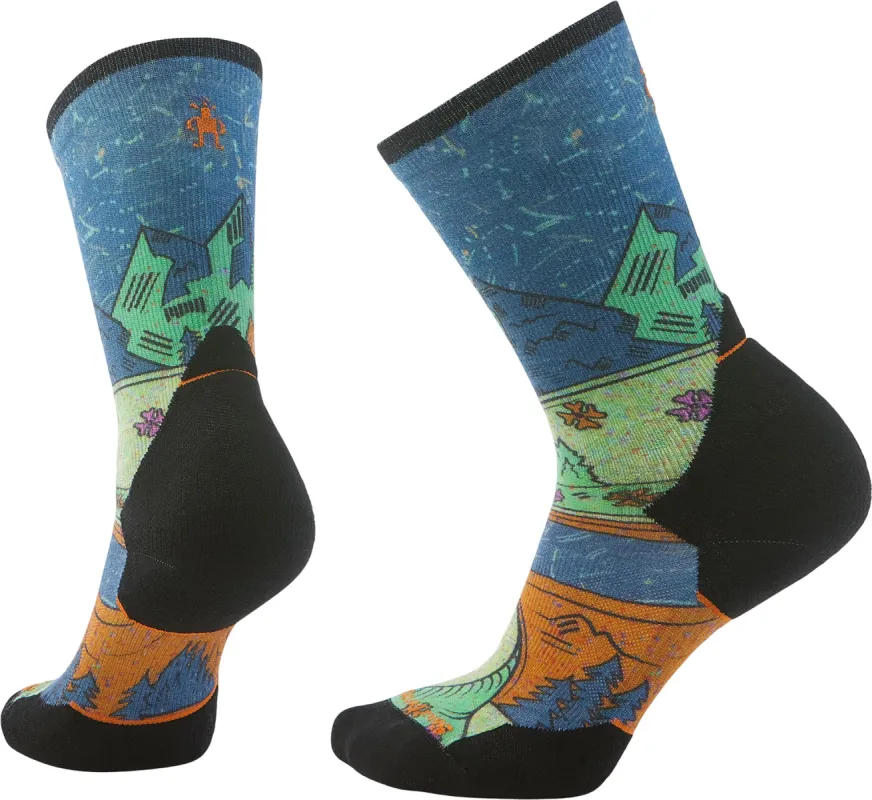 Trail Run Targeted Cushion Mountain Print Crew Socks - Women's|-|Chaussettes mi-mollet de course sur sentier à coussin ciblé avec imprimé montagne - Femme sold by Altitude Sports