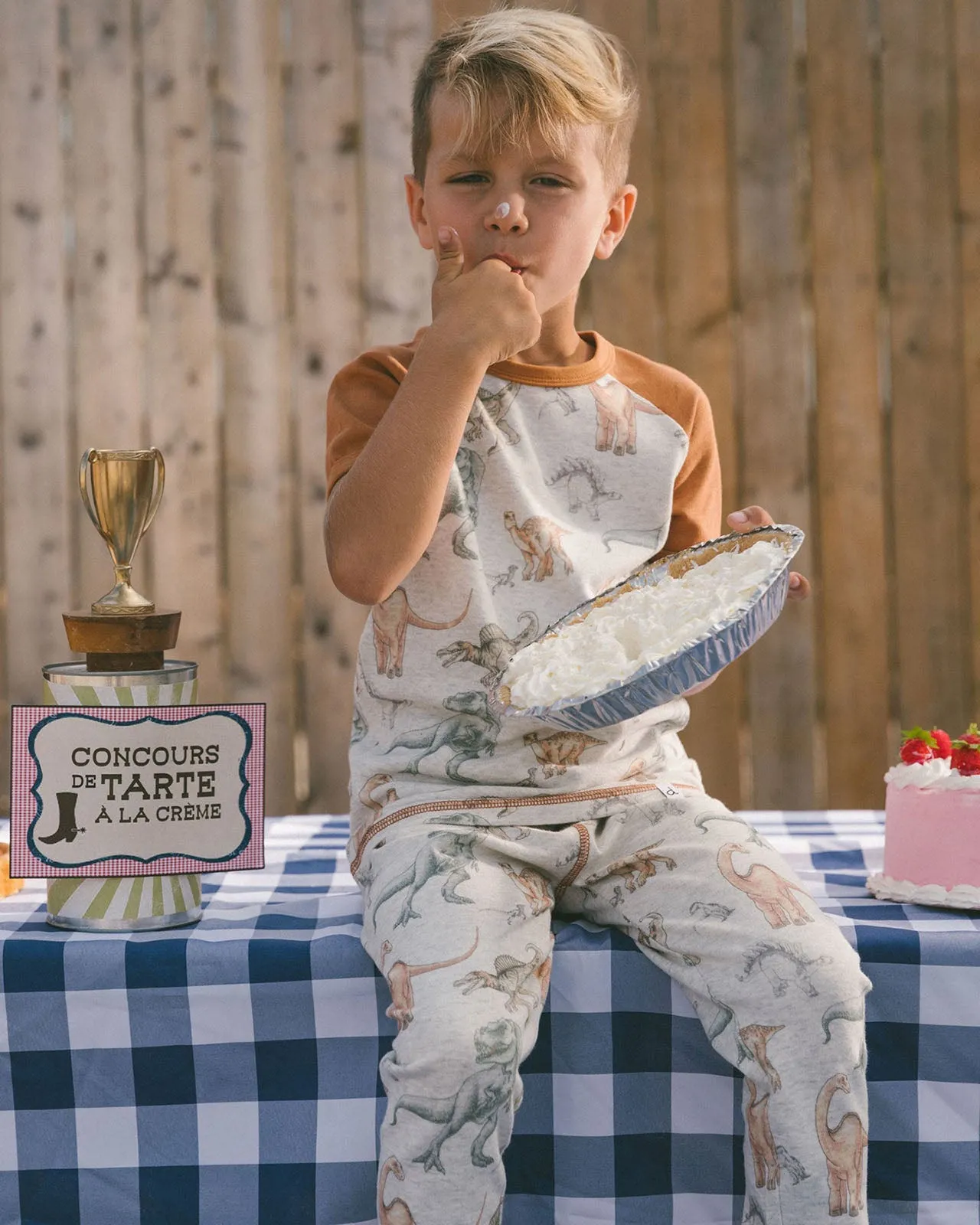 Printed Two-Piece Short Sleeve Top and Pant Pajama Set - Little Boy|-|Ensemble pyjama deux pièces avec haut à manches courtes et pantalon imprimé - Petit garçon sold by Altitude Sports product image thumbnail 4