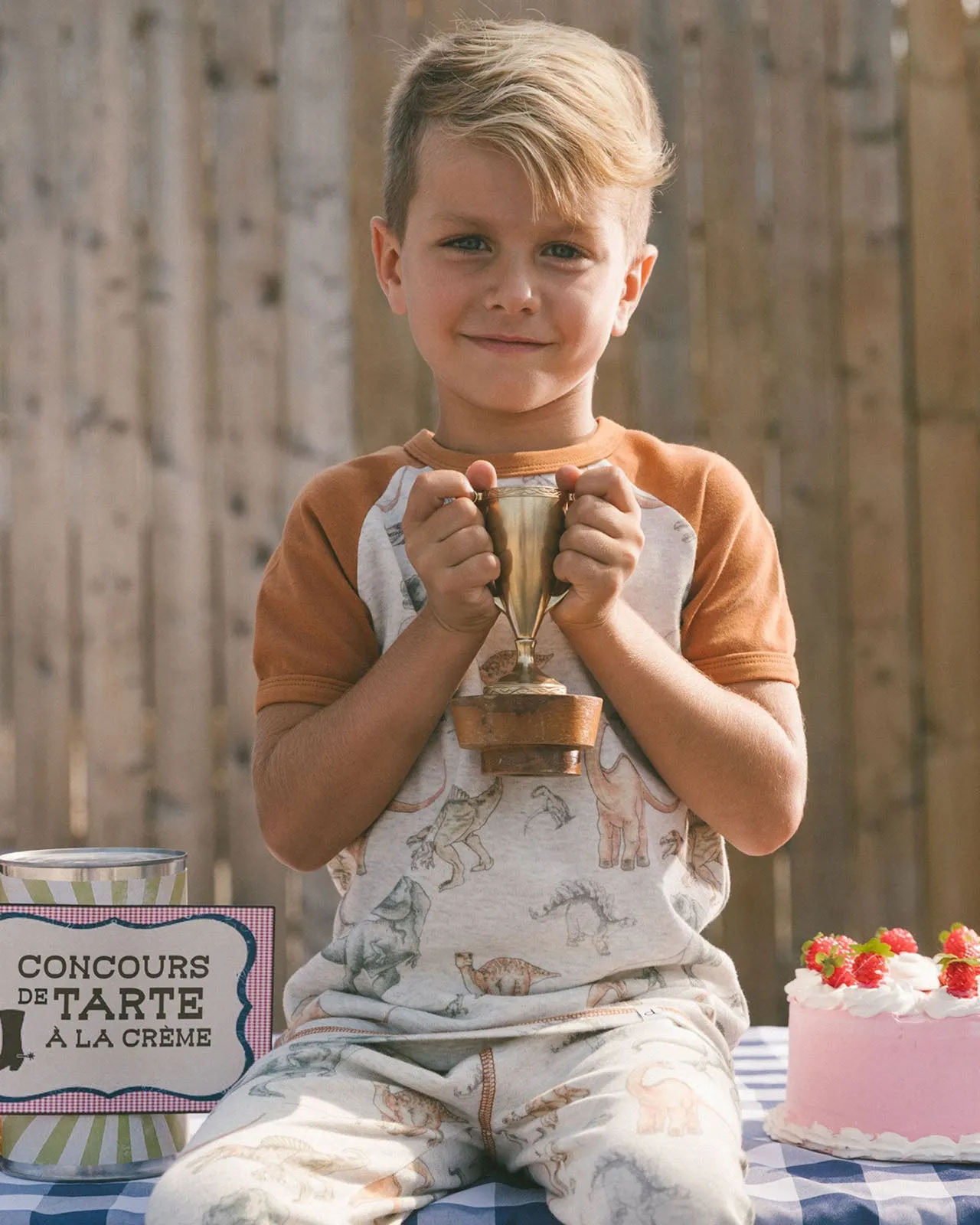 Printed Two-Piece Short Sleeve Top and Pant Pajama Set - Little Boy|-|Ensemble pyjama deux pièces avec haut à manches courtes et pantalon imprimé - Petit garçon sold by Altitude Sports