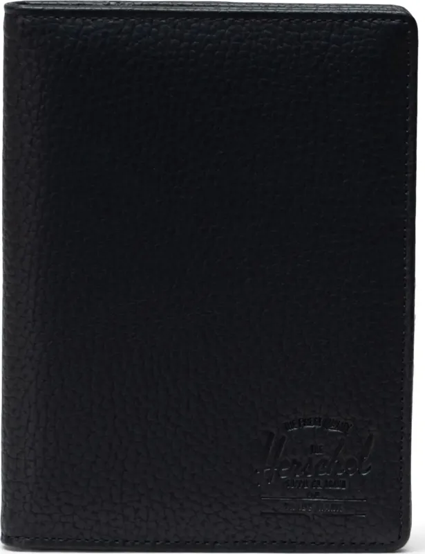 Raynor Vegan Leather Passport Holder |-|Porte-passeport en cuir végétalien Raynor sold by Altitude Sports