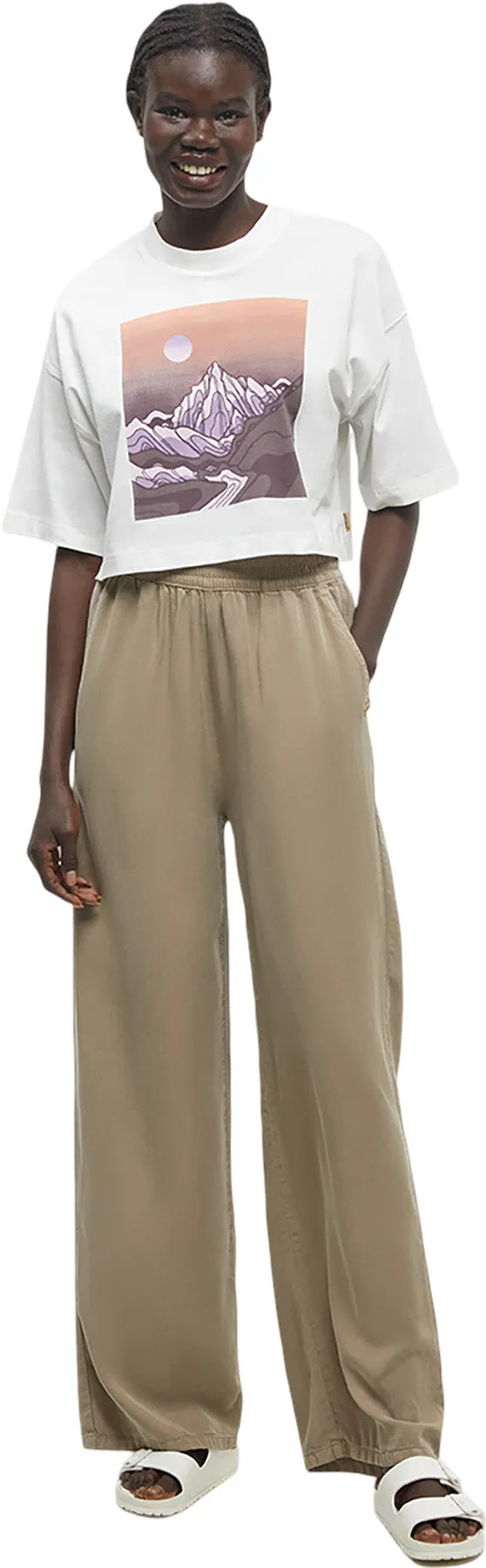 Emerald Edge Oversized Crop T-Shirt - Women's|-|T-shirt écourté surdimensionné Emerald Edge - Femme sold by Altitude Sports product image thumbnail 4