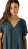 Aylee Short Sleeve Woven Top - Women's|-|Haut tissé à manches courtes Aylee - Femme sold by Altitude Sports