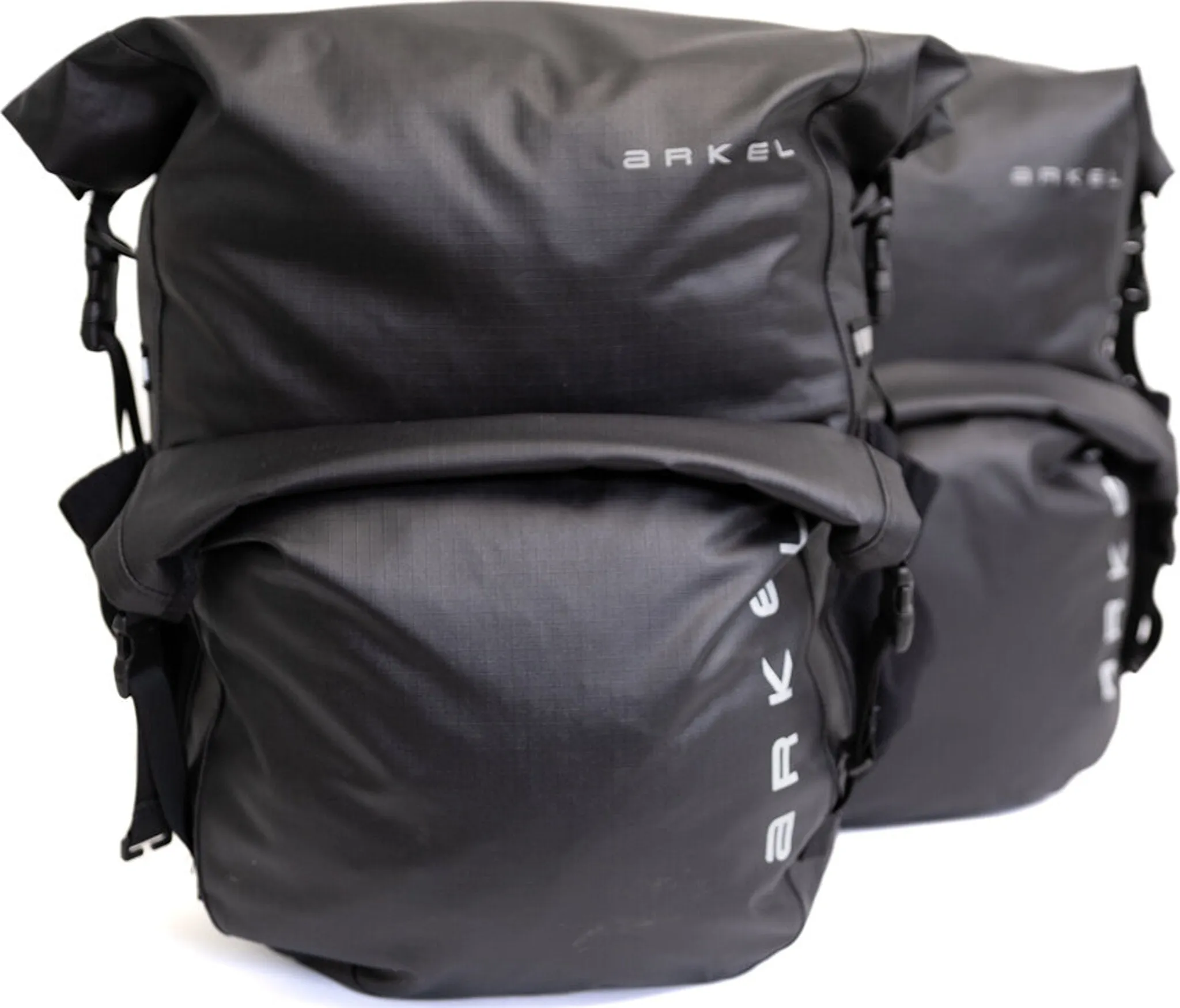 Dolphin Waterproof Pannier 24L - Pair|-|Sacoche de vélo étanche Dolphin 24L - Paire sold by Altitude Sports