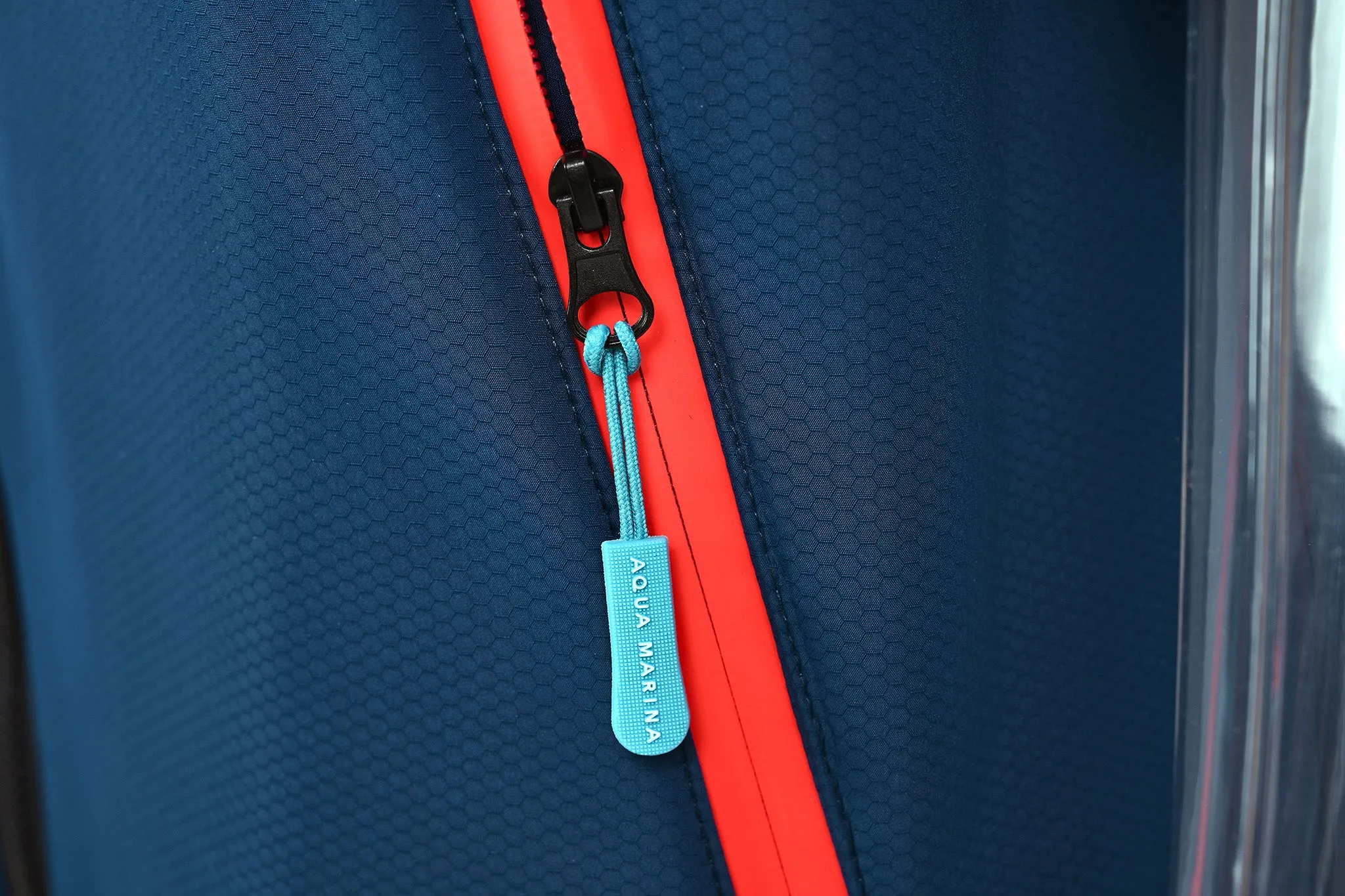 Water-Repellent Thermal Poncho - Medium|-|Poncho thermique hydrofuge - Moyen sold by Altitude Sports product image thumbnail 4