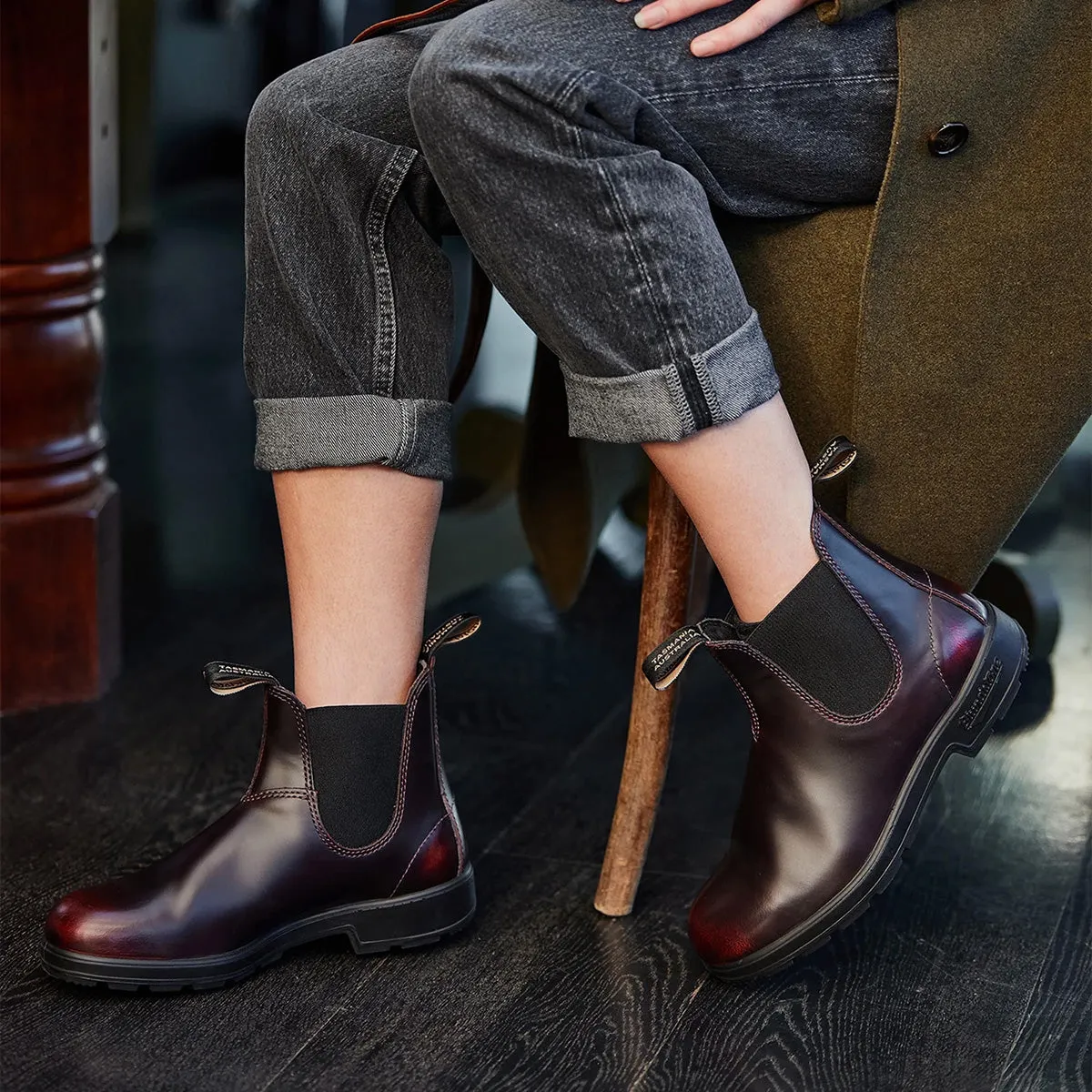 2412 - Originals Bordeaux Brush Off Boots - Unisex|-|2412 - Bottes originales bordeaux brossées - Unisexe sold by Altitude Sports product image thumbnail 3