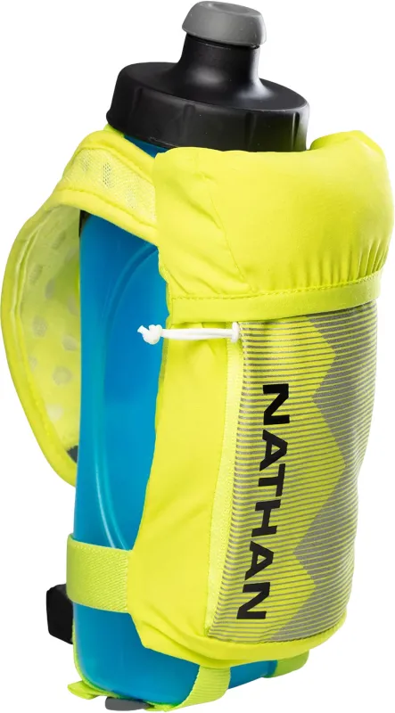 QuickSqueeze Handheld Water Bottle 22oz|-|Bouteille d'eau à main QuickSqueeze 22oz sold by Altitude Sports