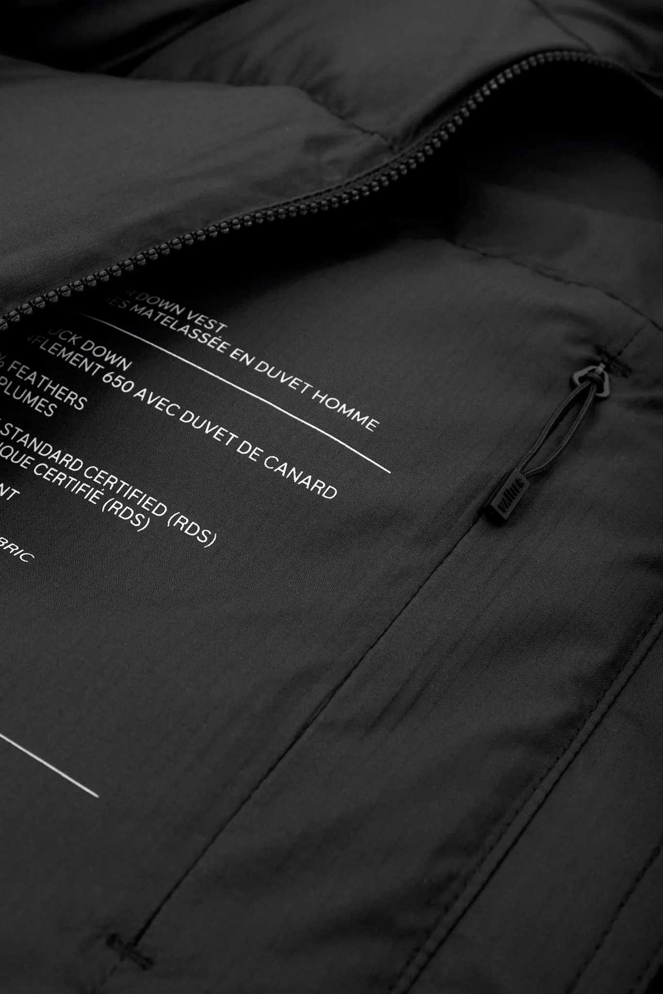 Kabutocho Short Puffer Down Vest - Unisex|-|Veste courte en duvet Kabutocho - Unisexe sold by Altitude Sports product image thumbnail 4