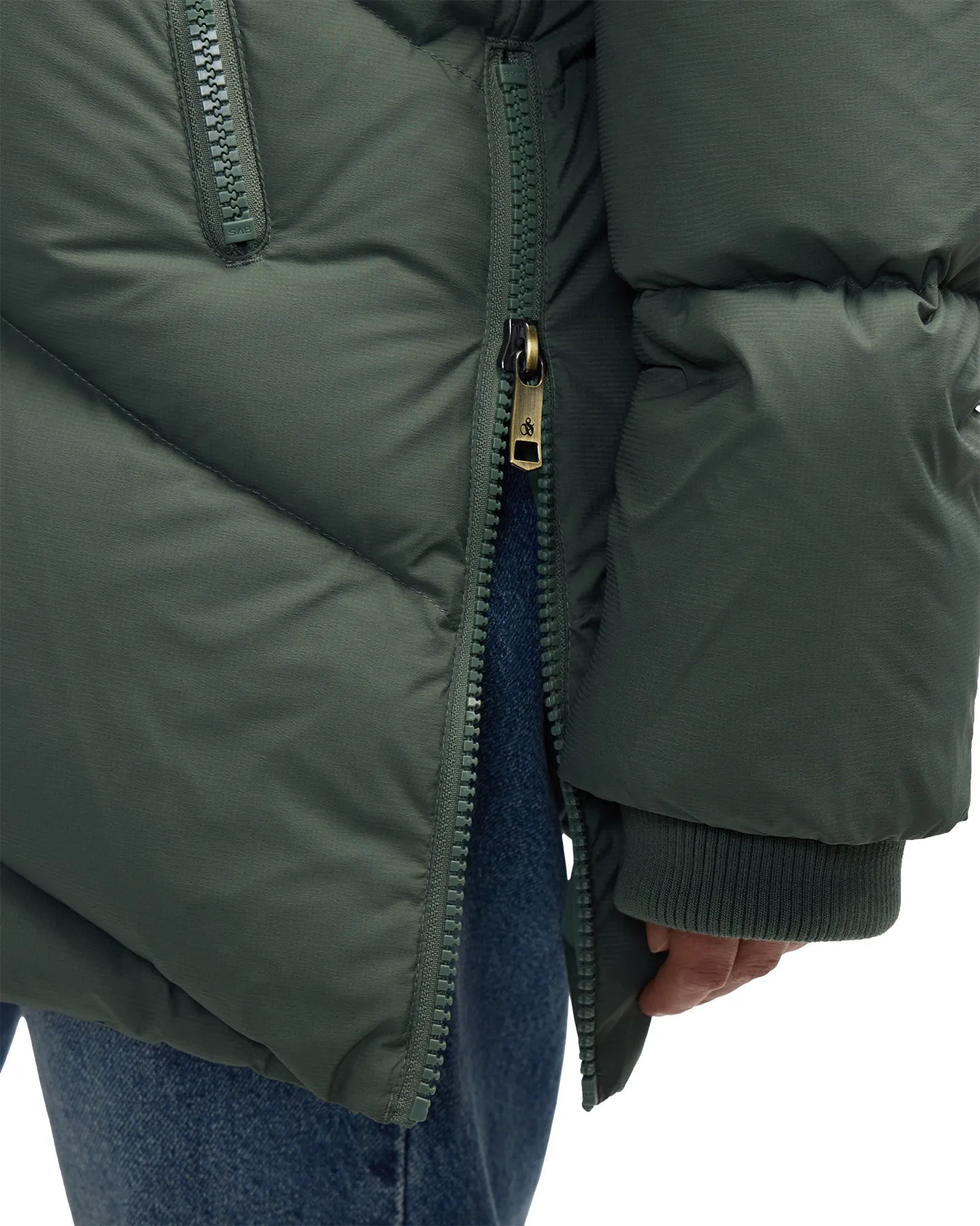 Fallon Chevron Quilted Puffer Jacket - Women's|-|Manteau matelassé à chevrons Fallon - Femme sold by Altitude Sports product image thumbnail 4