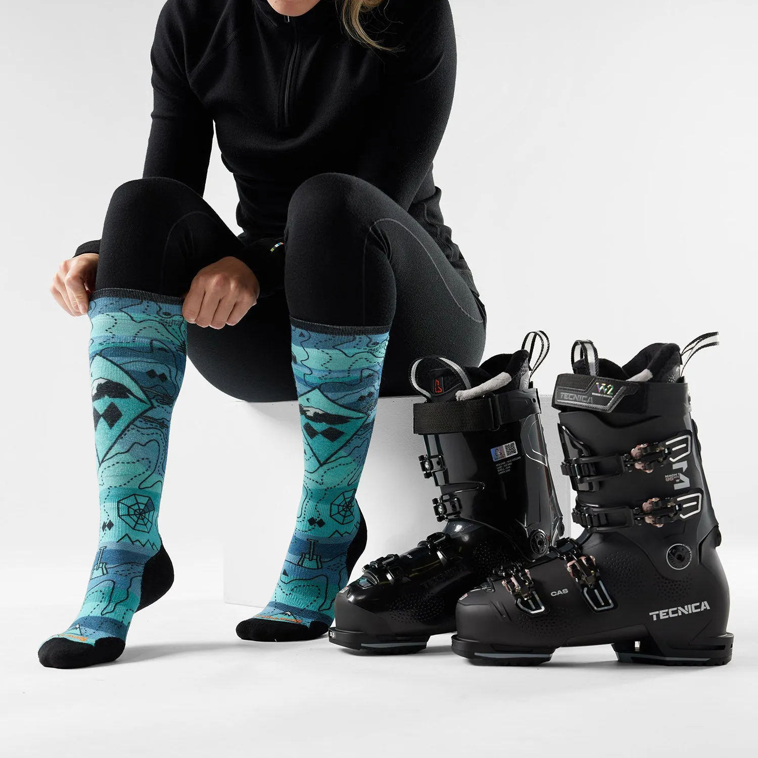 Ski Targeted Cushion Topo Treasures Print Over The Calf Socks - Women's|-|Chaussettes de ski sous‑genou à coussin ciblé avec imprimé Topo Treasures - Femme sold by Altitude Sports product image thumbnail 2
