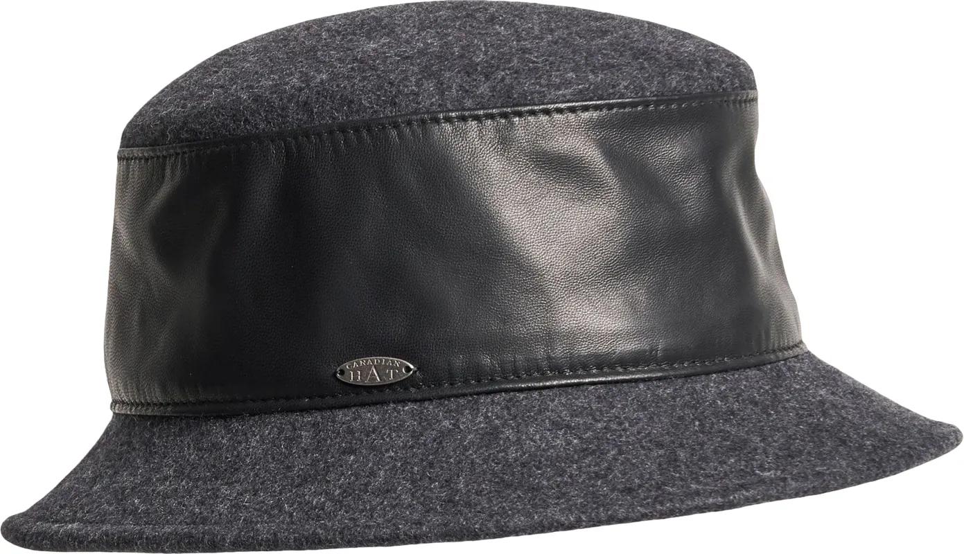 ORWEL-P ORMOS PLEATED BEANIE W UPCYCLED FUR POM - Women's|-|ORWEL-P ORMOS BONNET PLISSÉ AVEC POMPON EN FOURRURE RECYCLÉE - Femme made by Altitude Sports