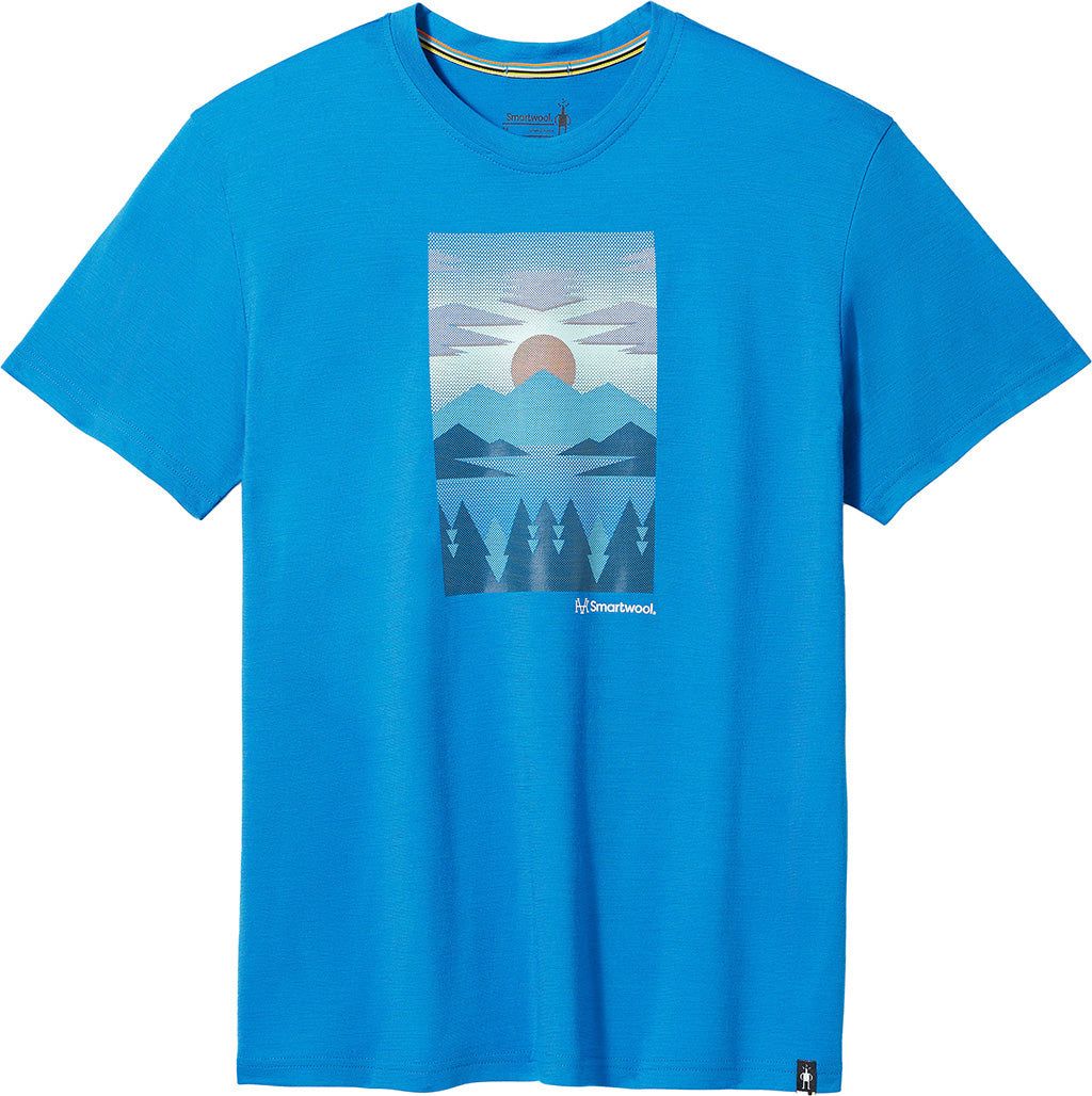 Chasing Mountains Graphic Short Sleeve Tee - Unisex|-|T-shirt graphique à manches courtes Chasing Mountains - Unisexe sold by Altitude Sports