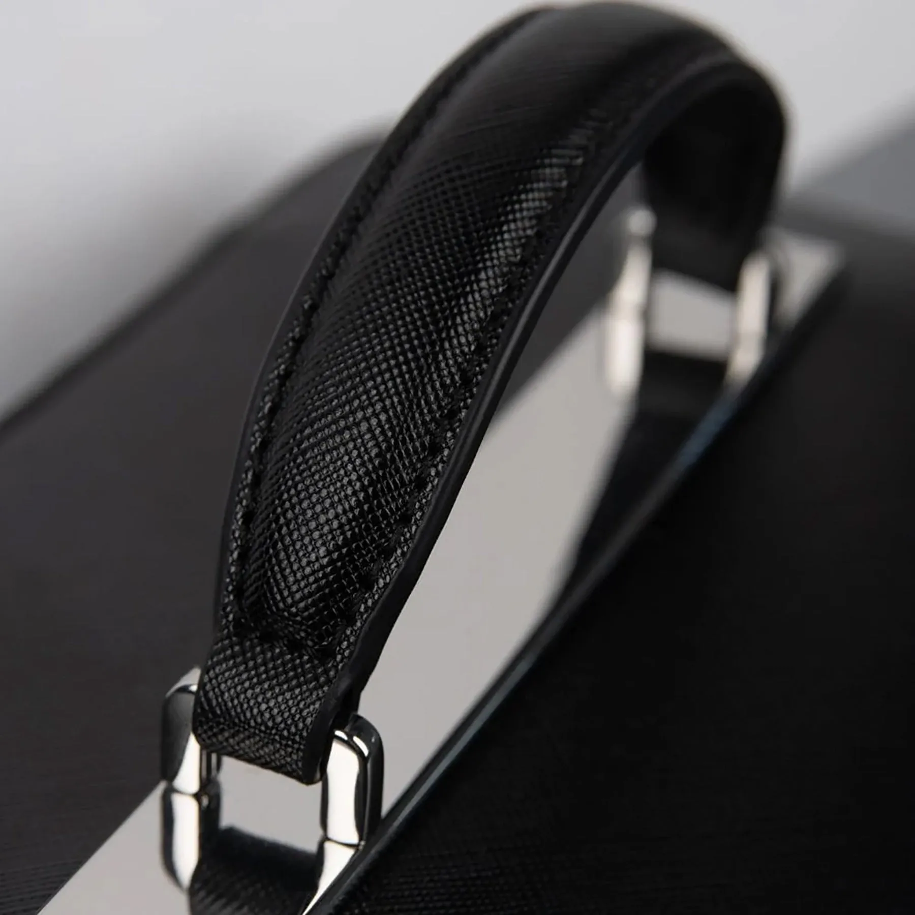 The Bella Makeup Bag |-|Trousse à maquillage en cuir vegan La Bella sold by Altitude Sports product image thumbnail 3