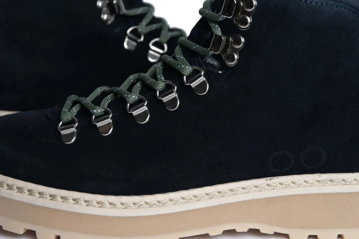 Hiking Core Suede Shearling Lined Shoes - Men's|-|Hiking Core en daim avec doublure en peau de mouton - Homme sold by Altitude Sports