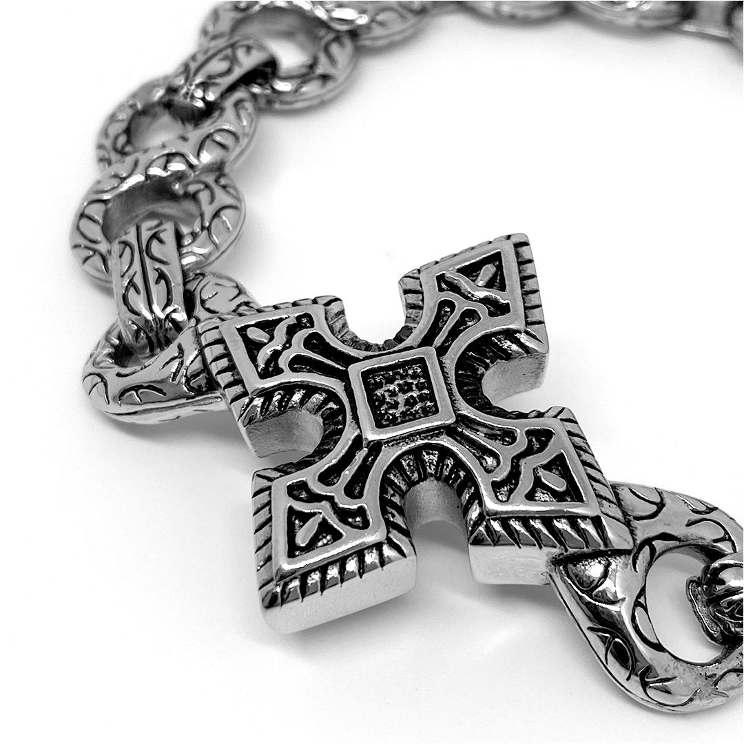 *DEFECTIVE BATCH* Templar Crosshair Bracelet sold by Avail Jewelry product image thumbnail 3