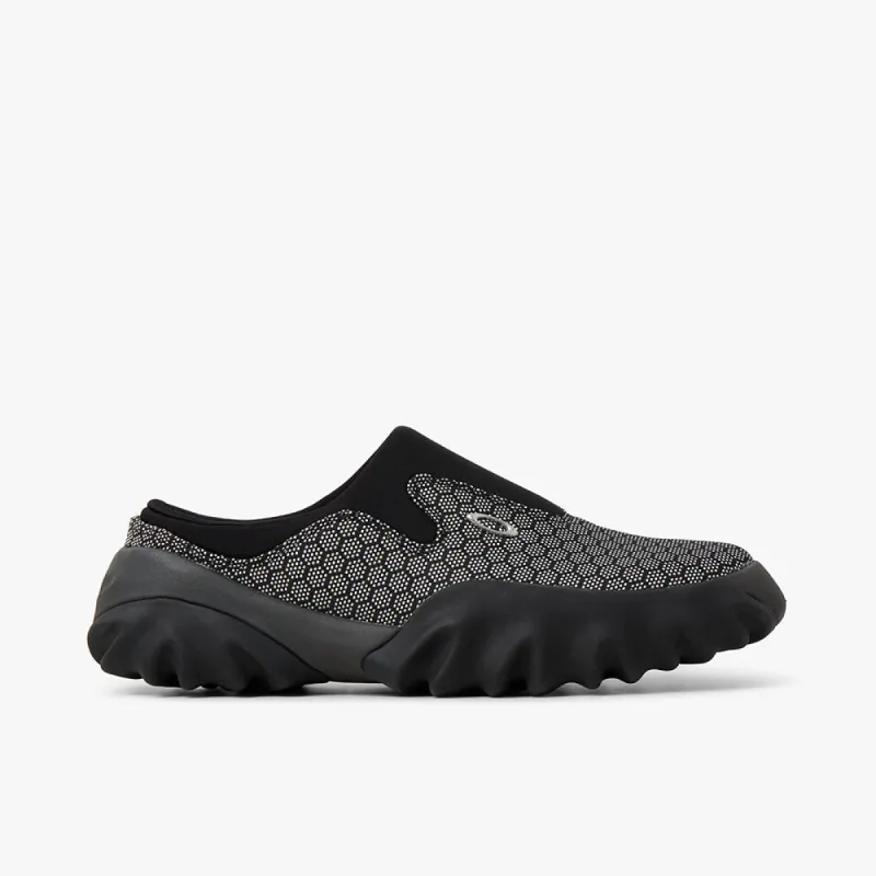 Oakley Factory Team Nubuck Chop Saw Mule - Honeycomb Black sold by Livestock