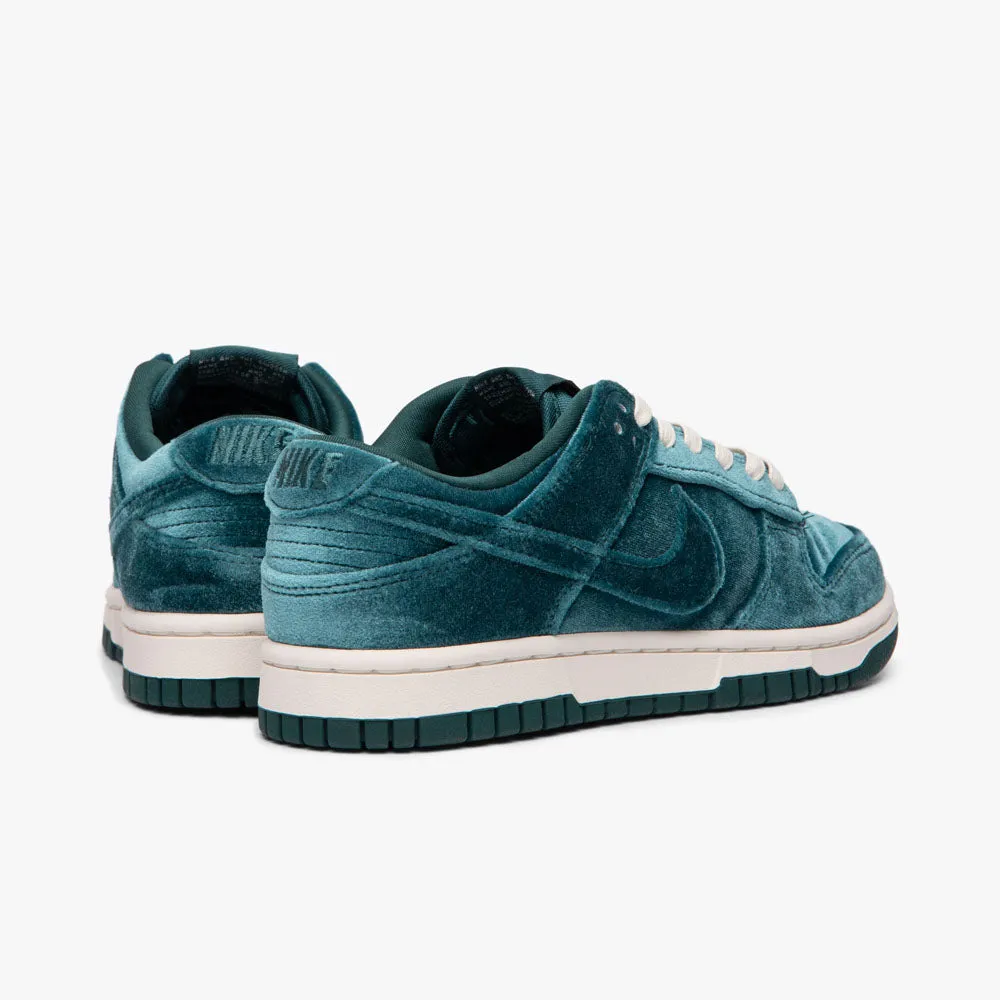 Nike Women's Dunk Low Dk Atomic Teal / Sail sold by Livestock product image thumbnail 4