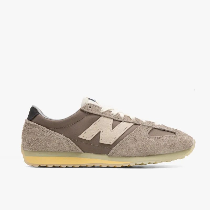 New Balance 471 Arid Stone sold by Livestock