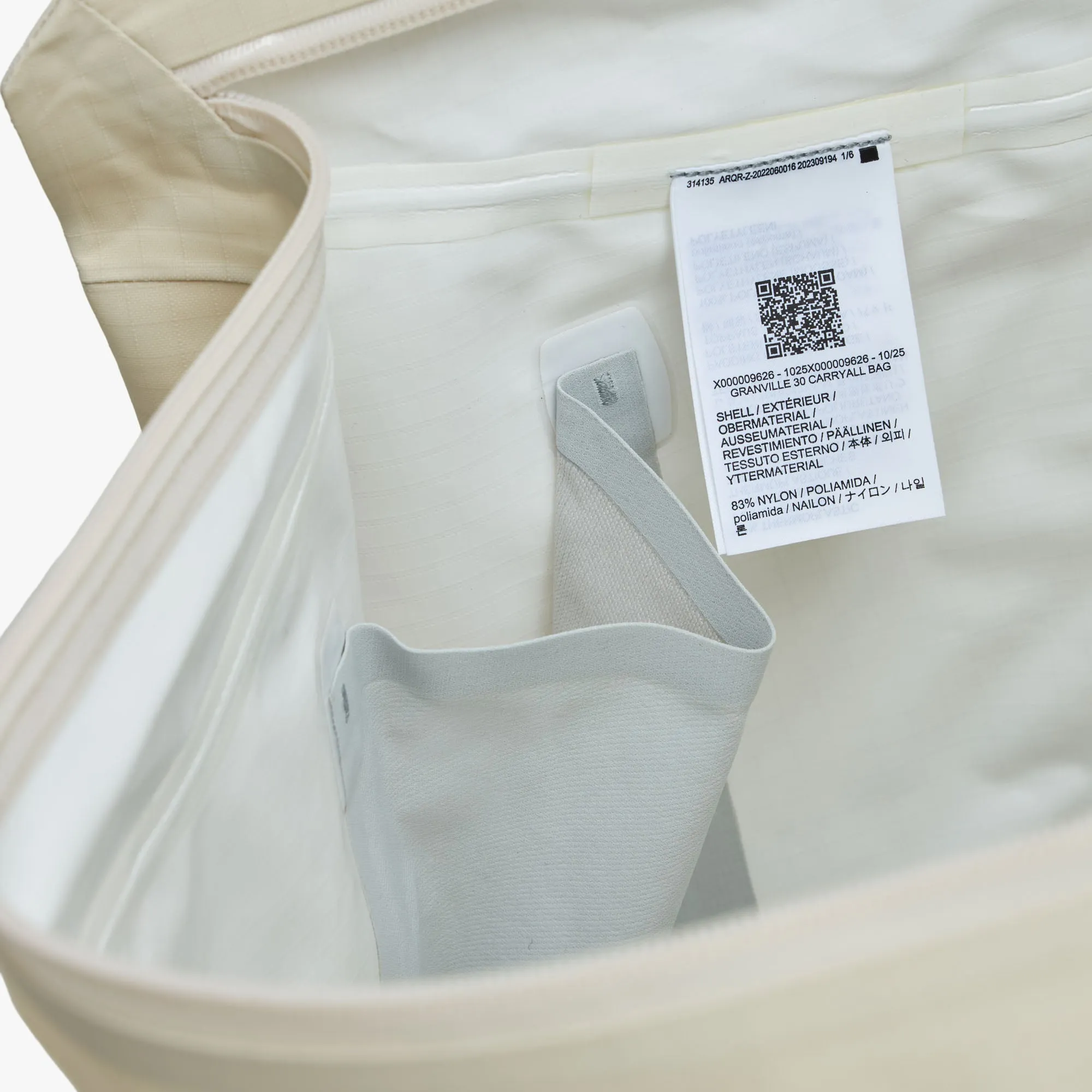 Arc'teryx Granville 30 Carryall Bag Sea Salt sold by Livestock product image thumbnail 3