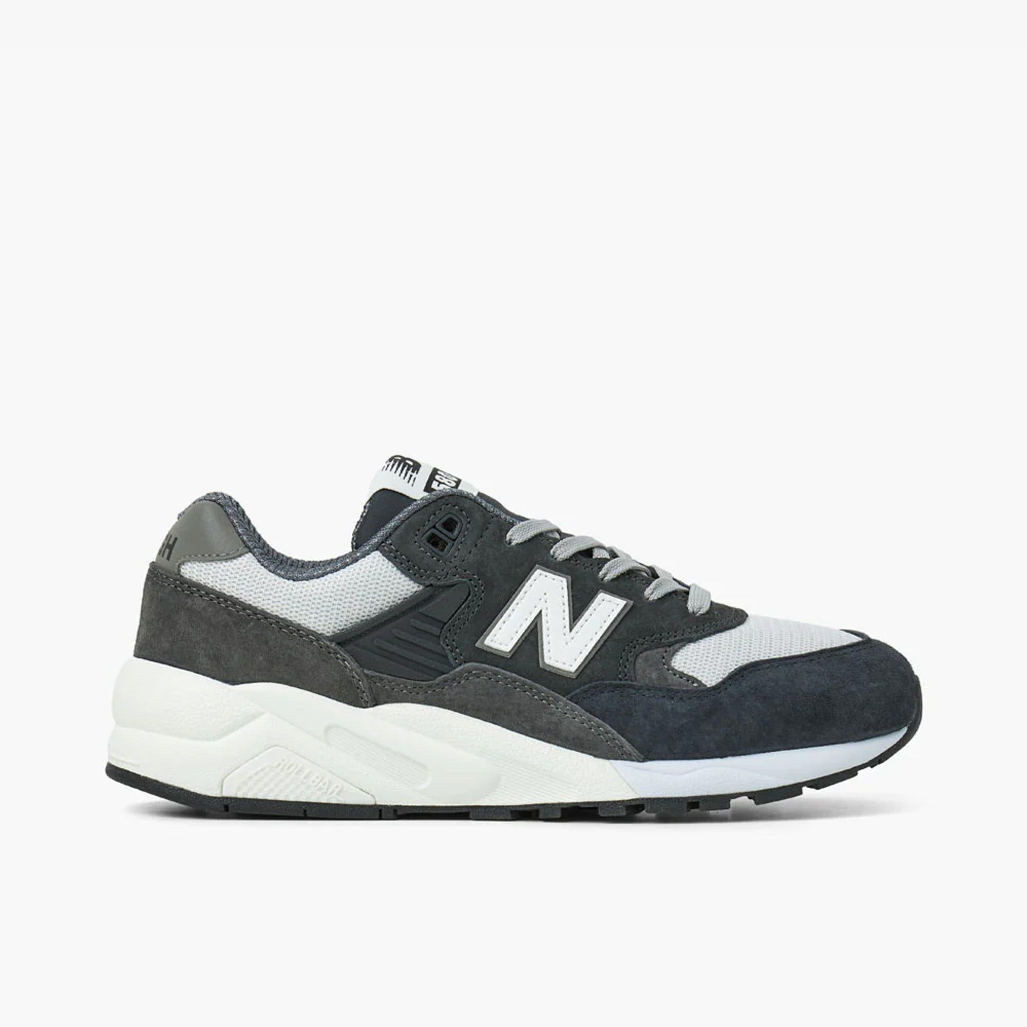 New Balance x COMME des GARÇONS HOMME MT580HM1 / Black sold by Livestock