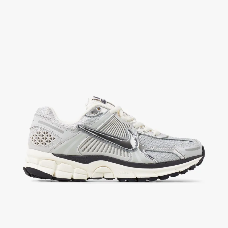 Nike Women's Zoom Vomero 5 Photon Dust / Chrome - Gridiron sold by Livestock