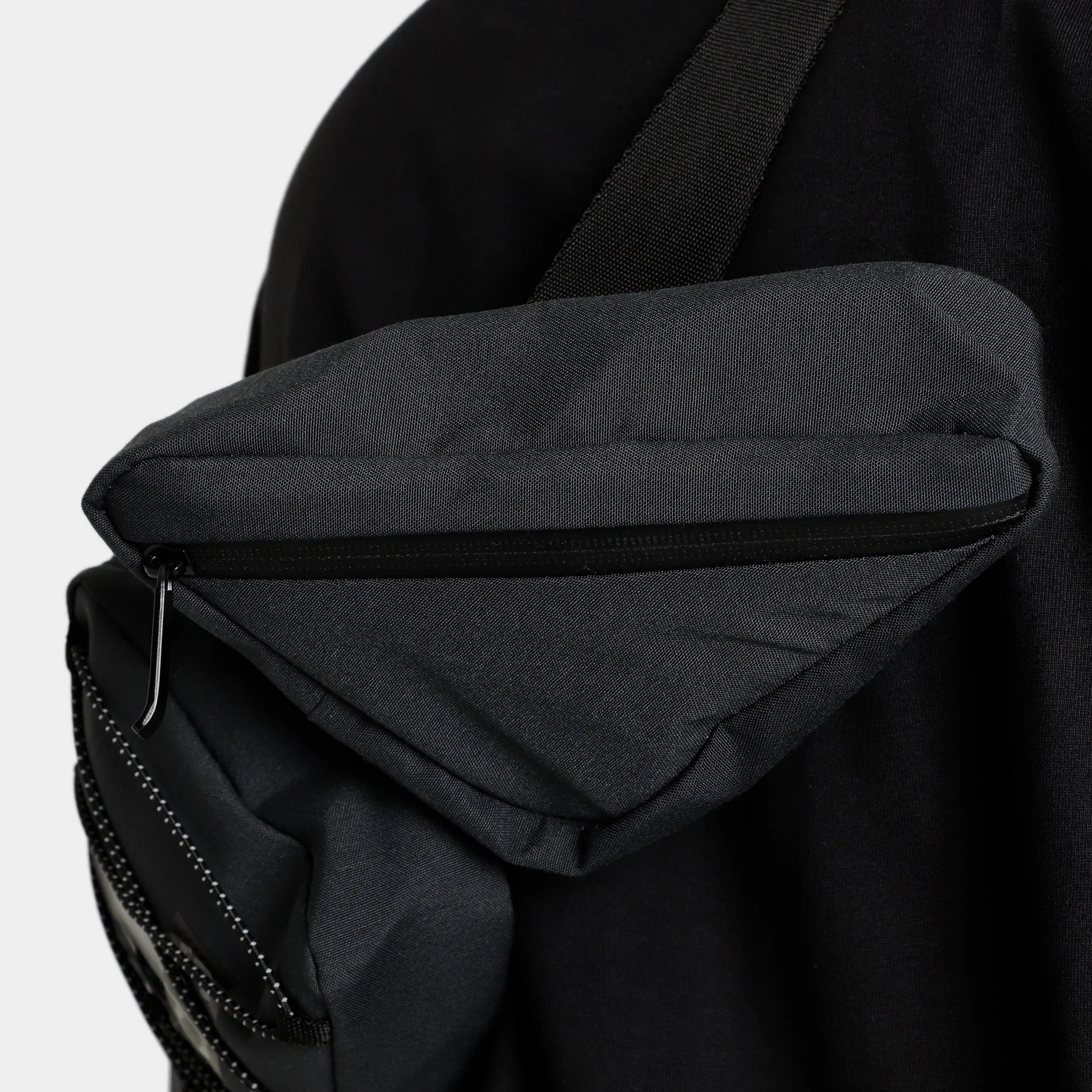 adidas Crossbody Bag / Carbon sold by JD Sports product image thumbnail 4