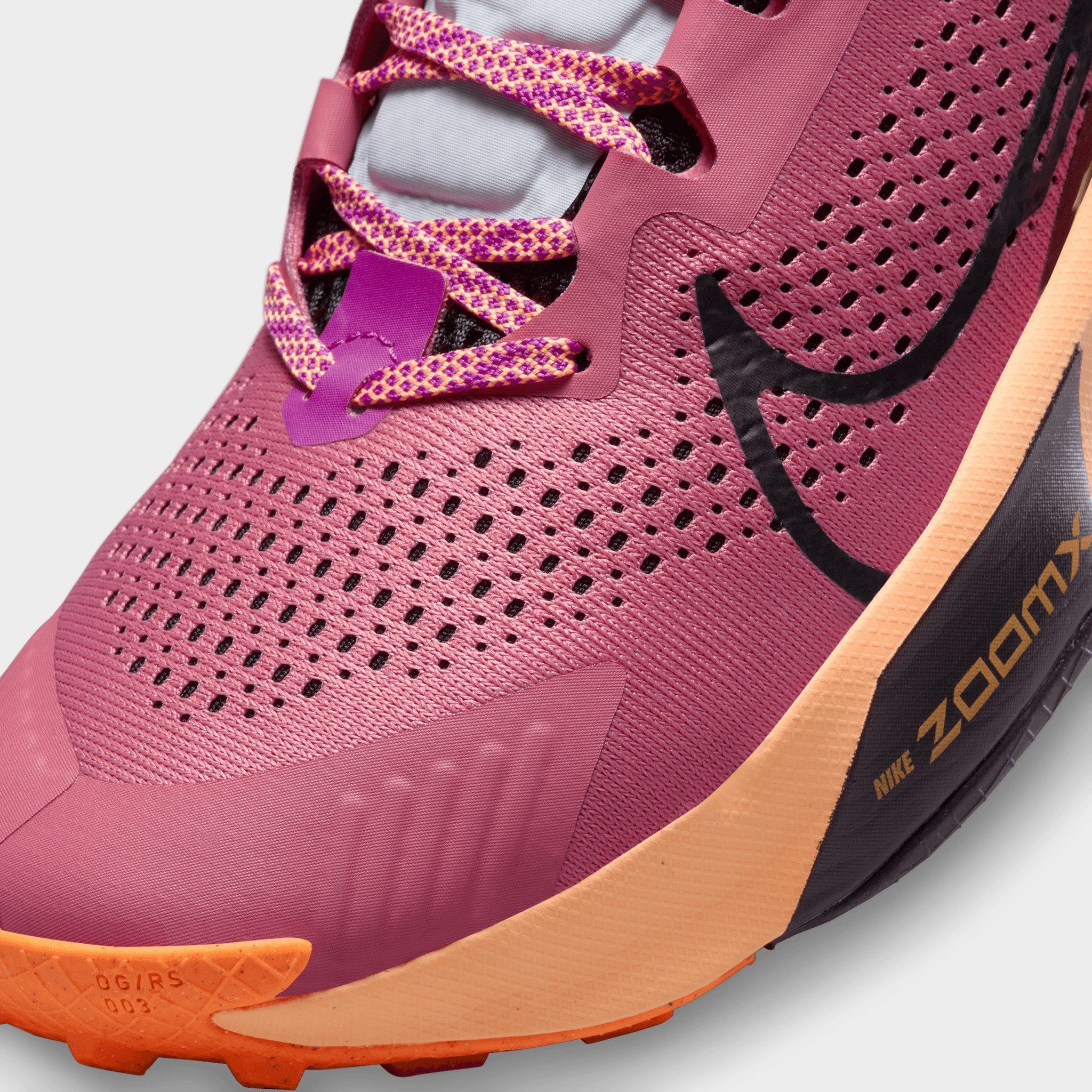 Nike Women's Zegama Desert Berry / Black - Vivid Purple sold by JD Sports product image thumbnail 4