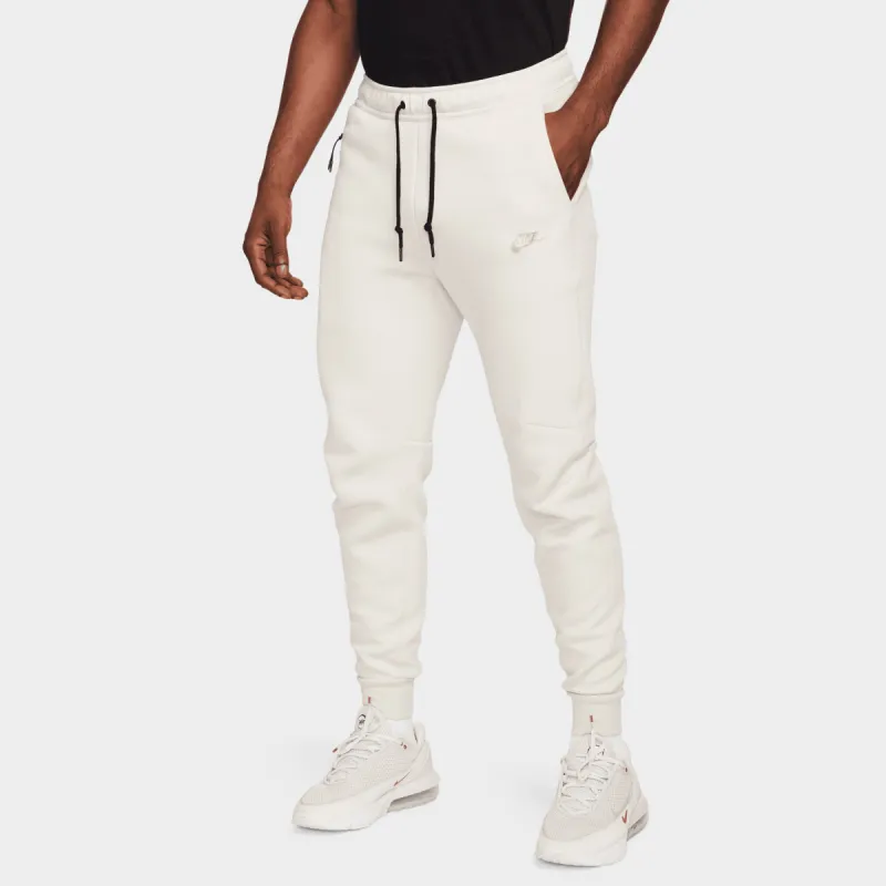 Nike Sportswear Tech Fleece Joggers / Lt Orewood Brown sold by JD Sports