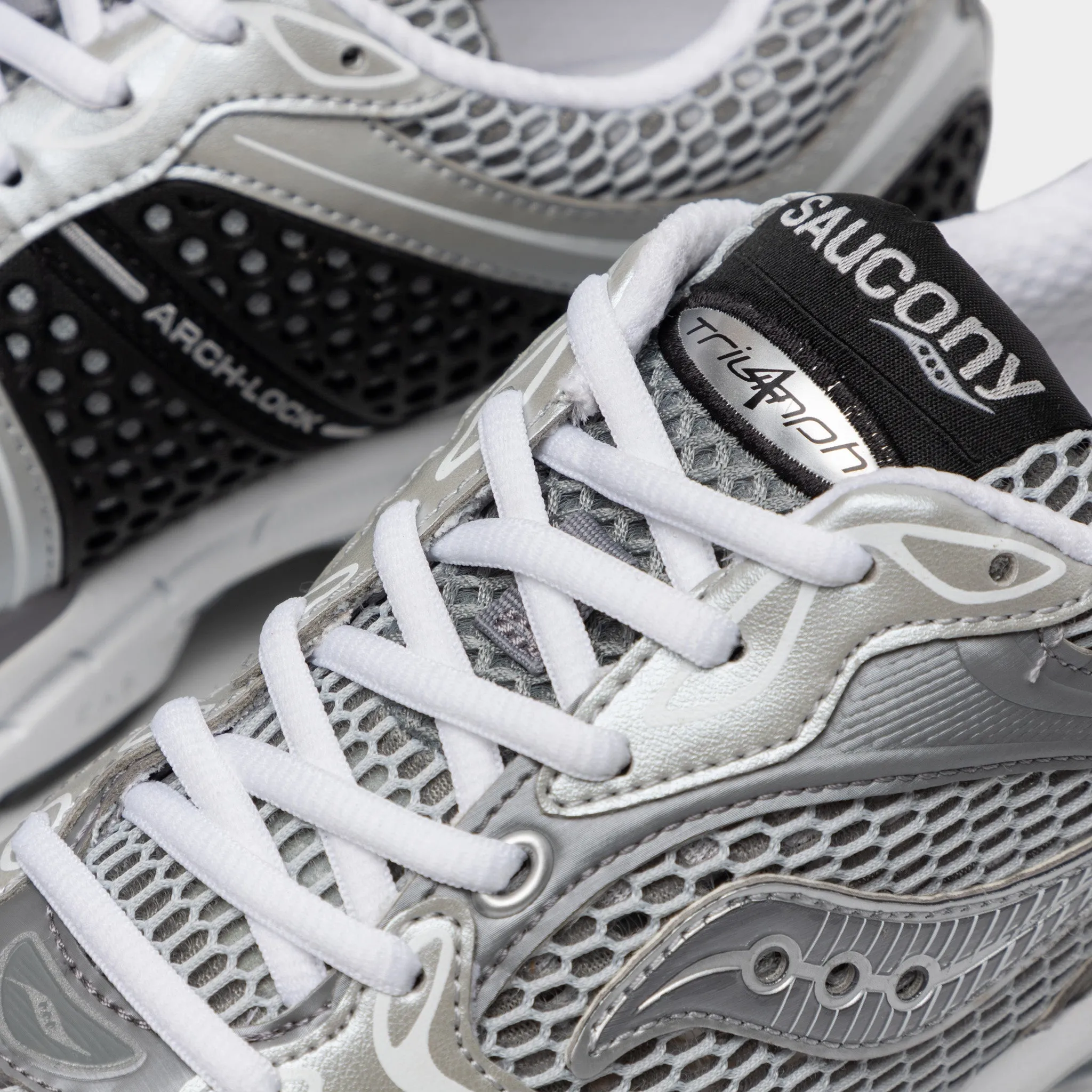 Saucony Progrid Triumph 4 Grey / Silver sold by JD Sports product image thumbnail 3