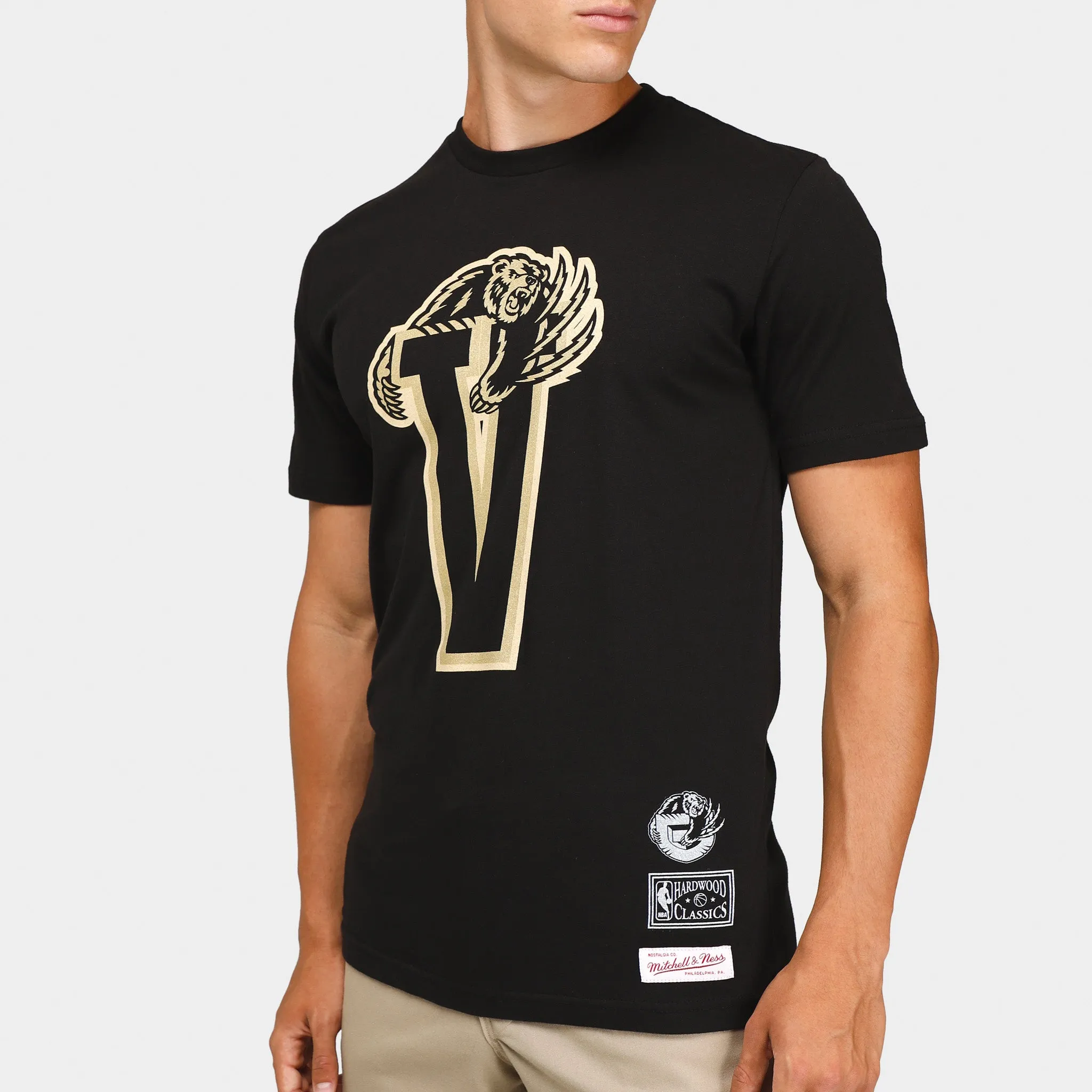 Mitchell & Ness Vancouver Grizzlies Graduation T-shirt Black / Gold sold by JD Sports product image thumbnail 4