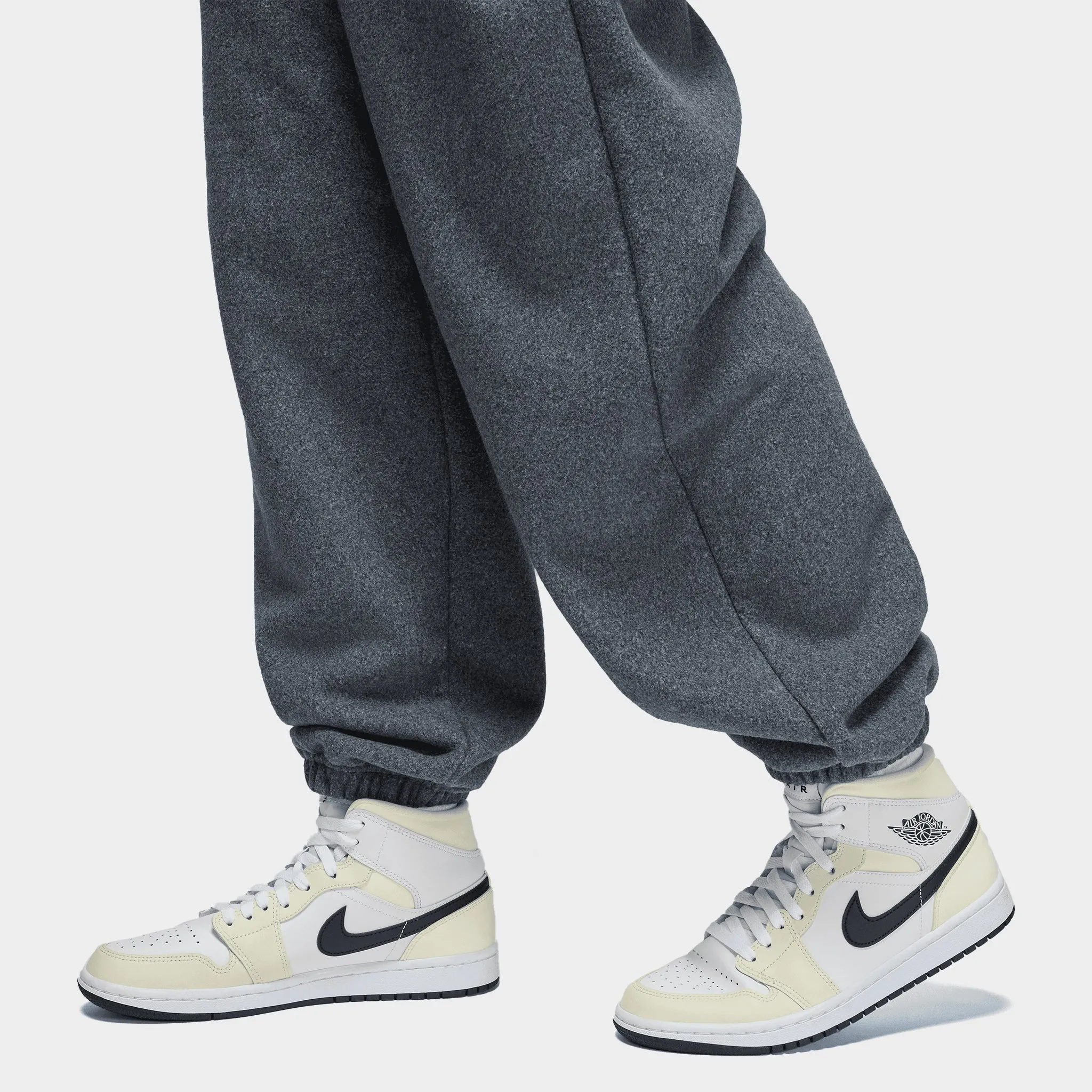 Jordan Women's Flight Fleece Winterized Pants / Black Heather sold by JD Sports product image thumbnail 4