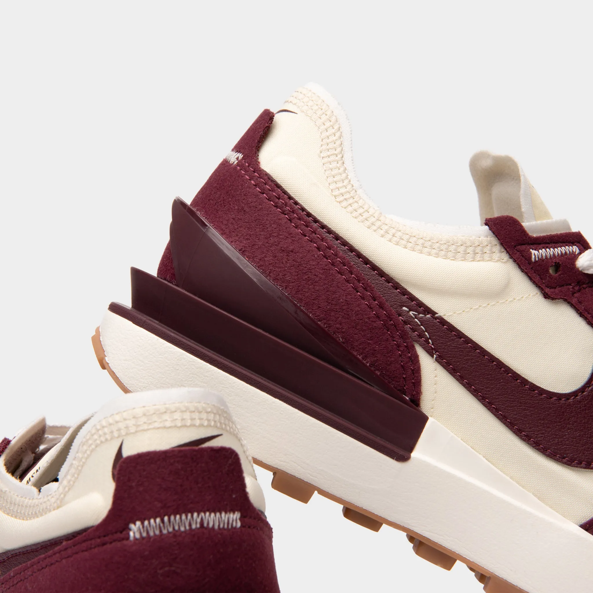 Nike Waffle One SE Sneaker in Coconut Milk/Maroon/Sail Nike Waffle One SE Coconut Milk Night Maroon Men main image 3