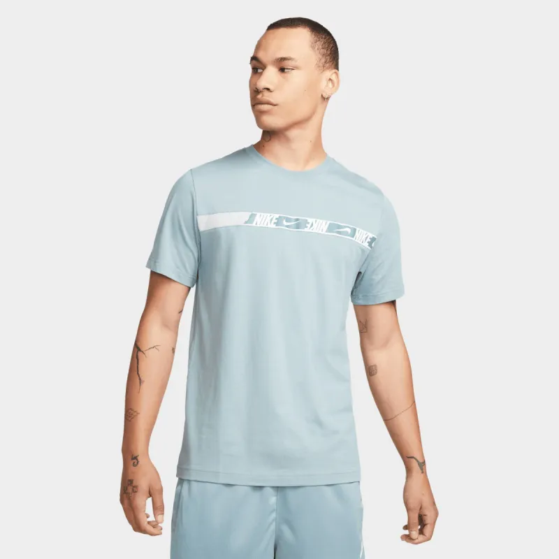 Nike Sportswear Repeat T-shirt Aviator Grey / Wolf Grey - White made by JD Sports